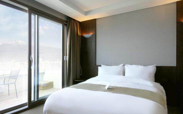Executive Suite - Photo 5