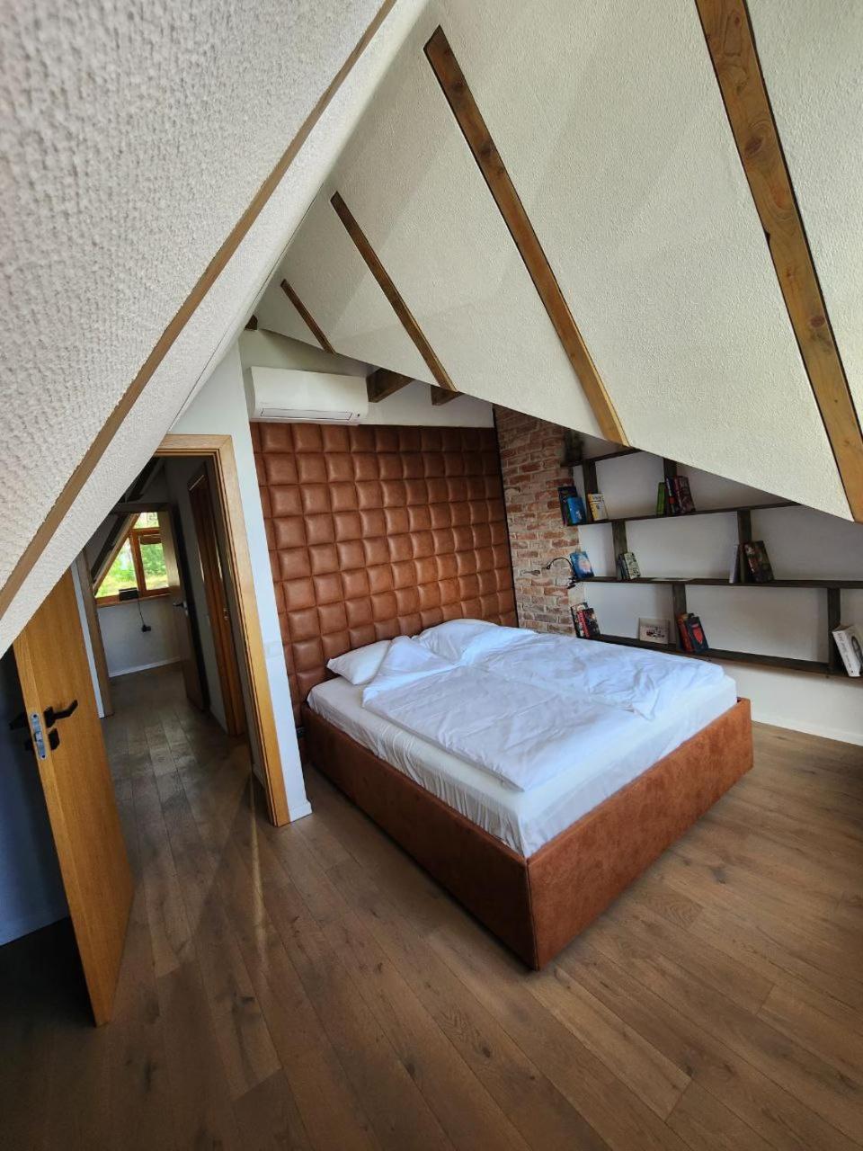 Two-Bedroom Apartment with Bay View photo 3