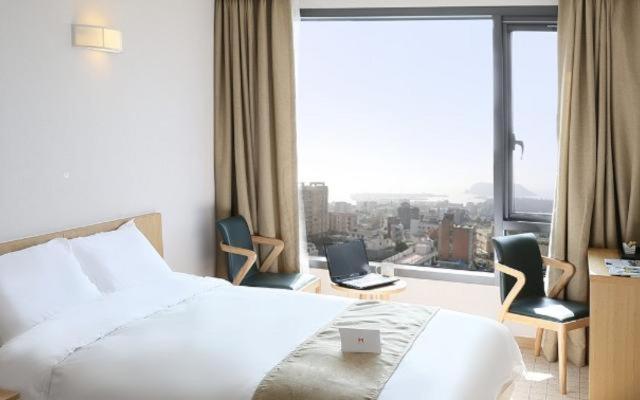 Deluxe Twin Room with Sea View - Photo 2