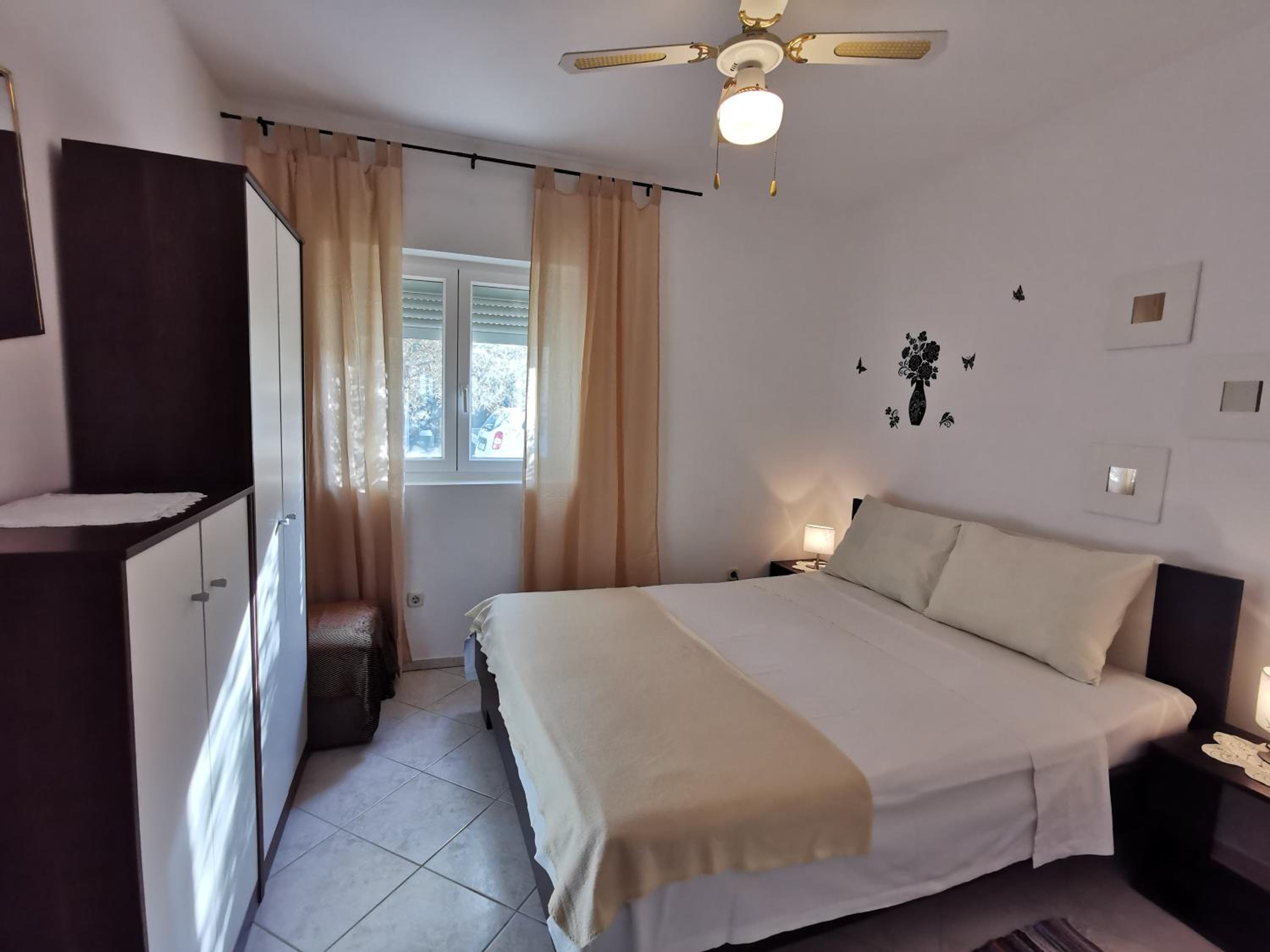 One-Bedroom Apartment with Terrace photo 1