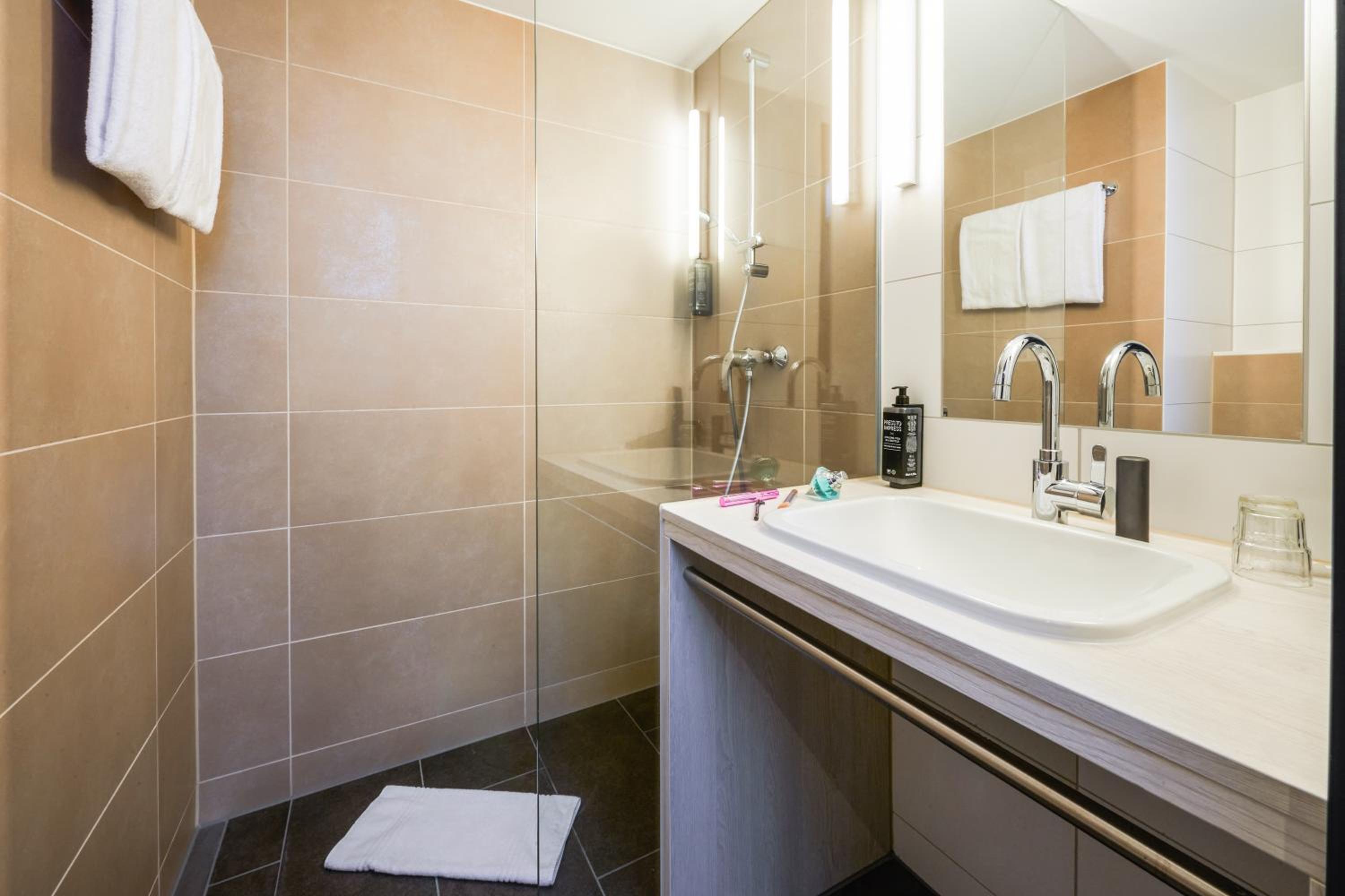 Standard Double Room - Photo 6