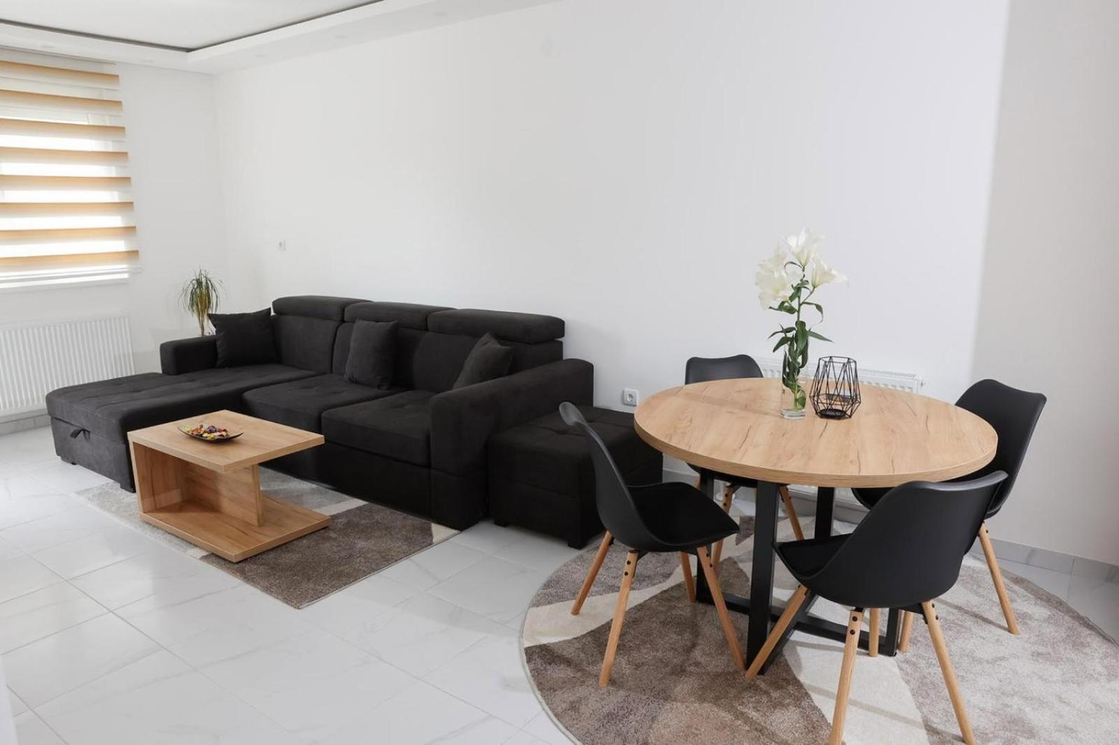One-Bedroom Apartment photo 2