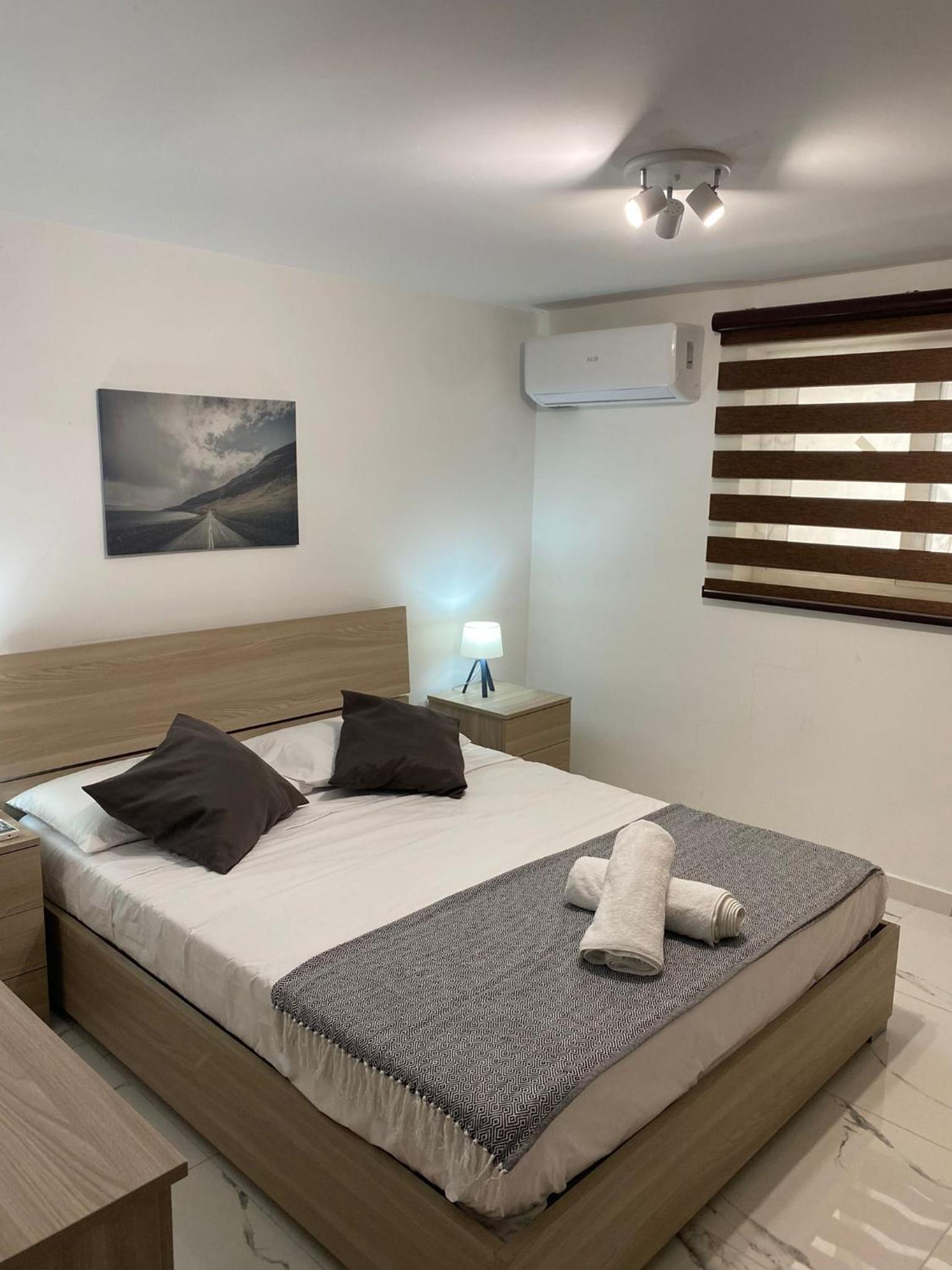 Double Room with Shared Bathroom photo 2