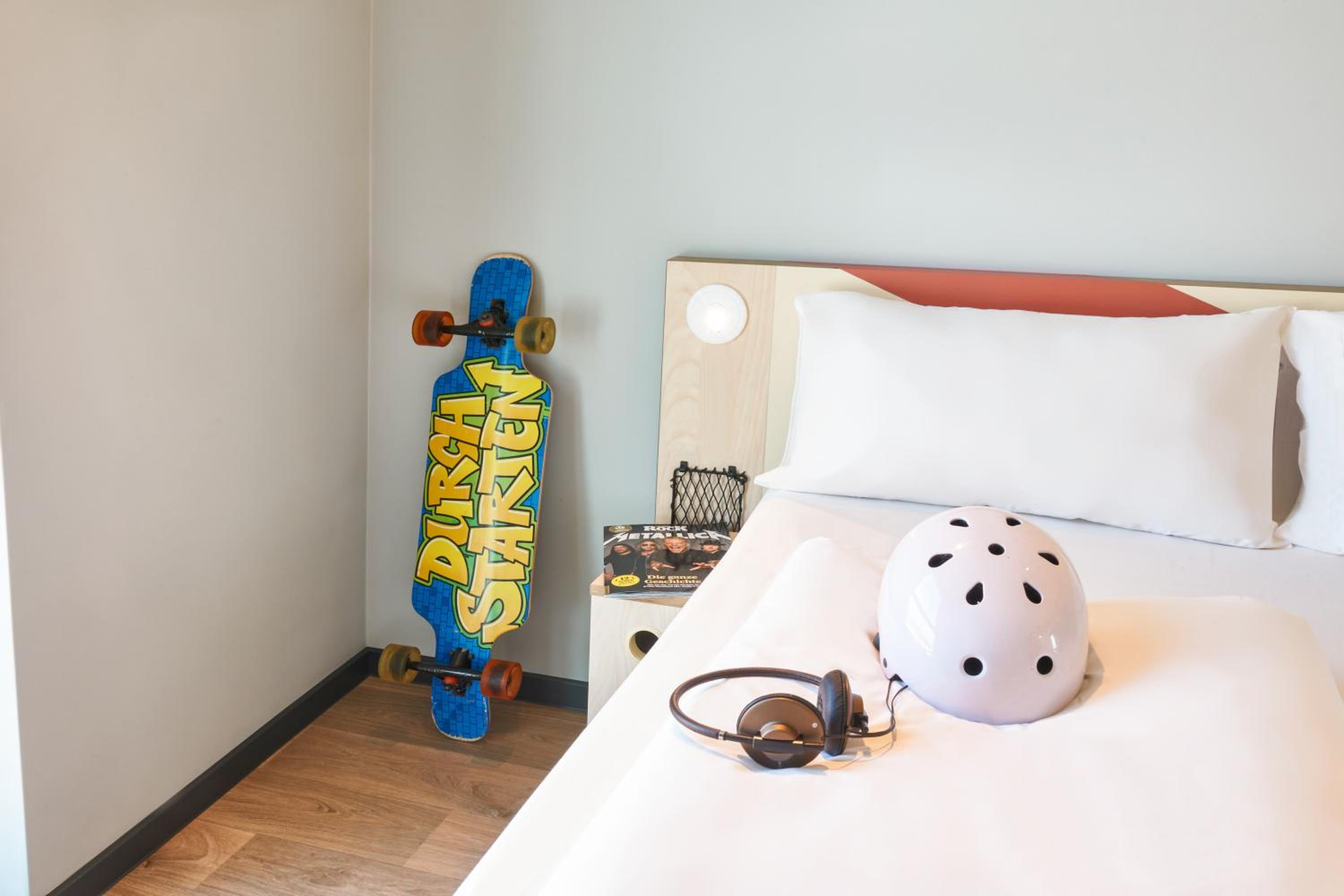 Standard Twin Room - Photo 9