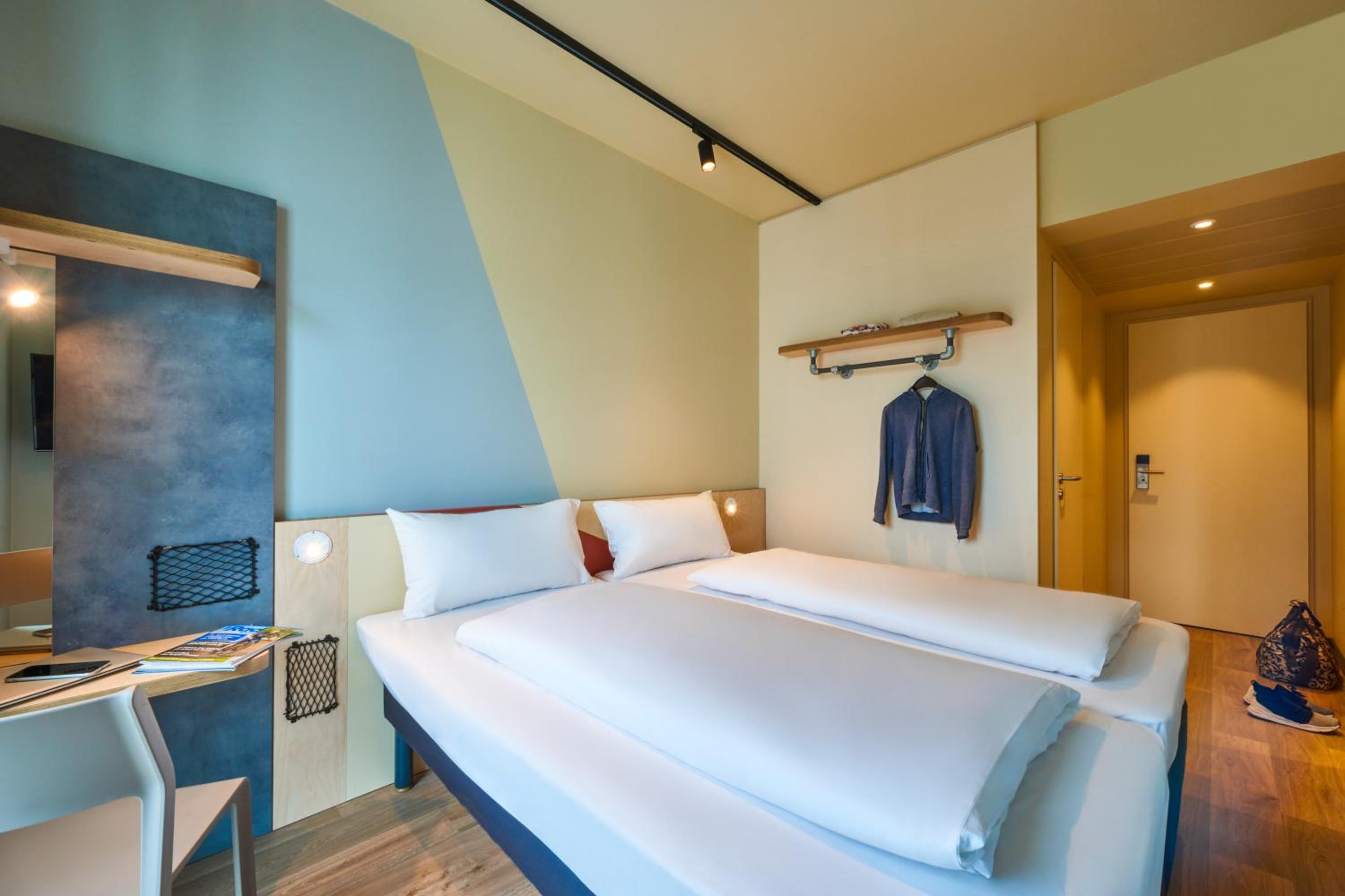 Standard Twin Room - Photo 5