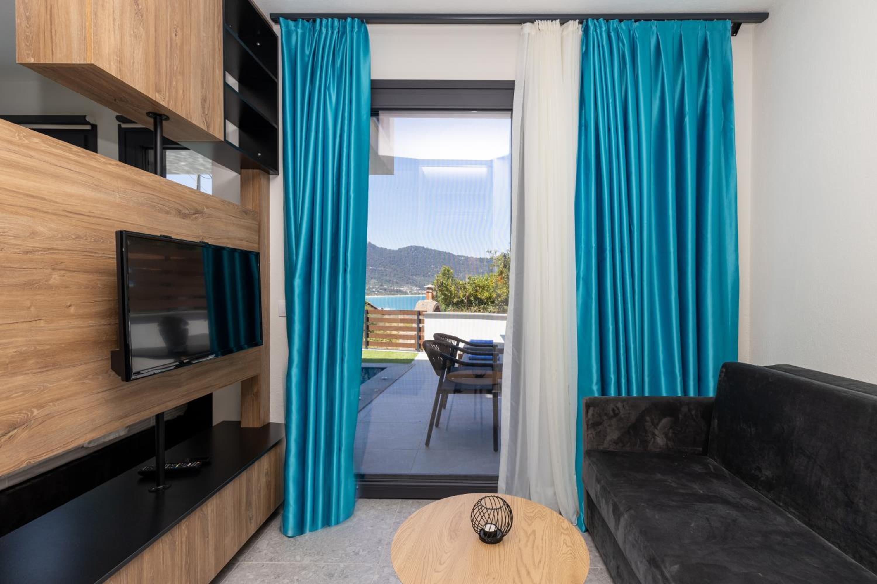 Suite with Private Pool photo 2