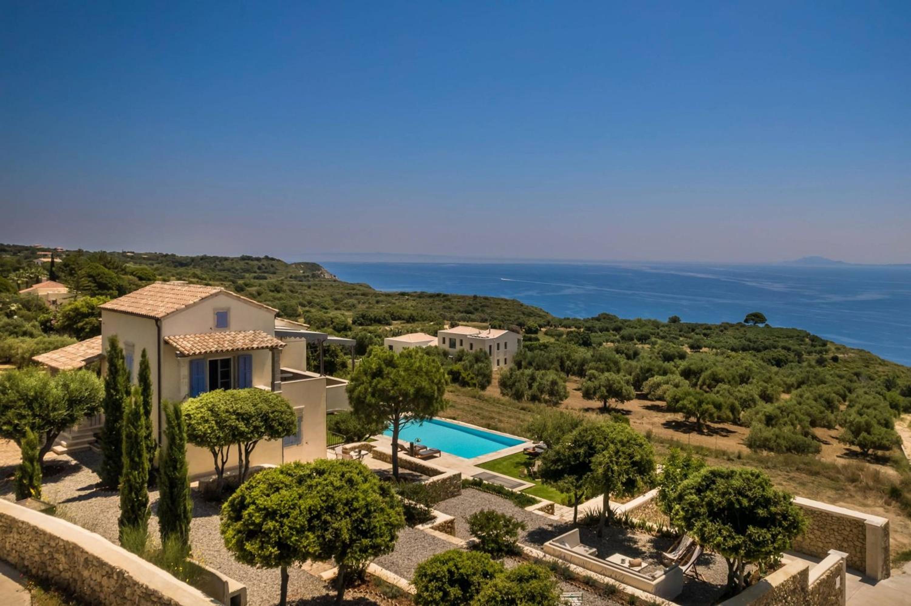 Five-Bedroom Villa photo 3