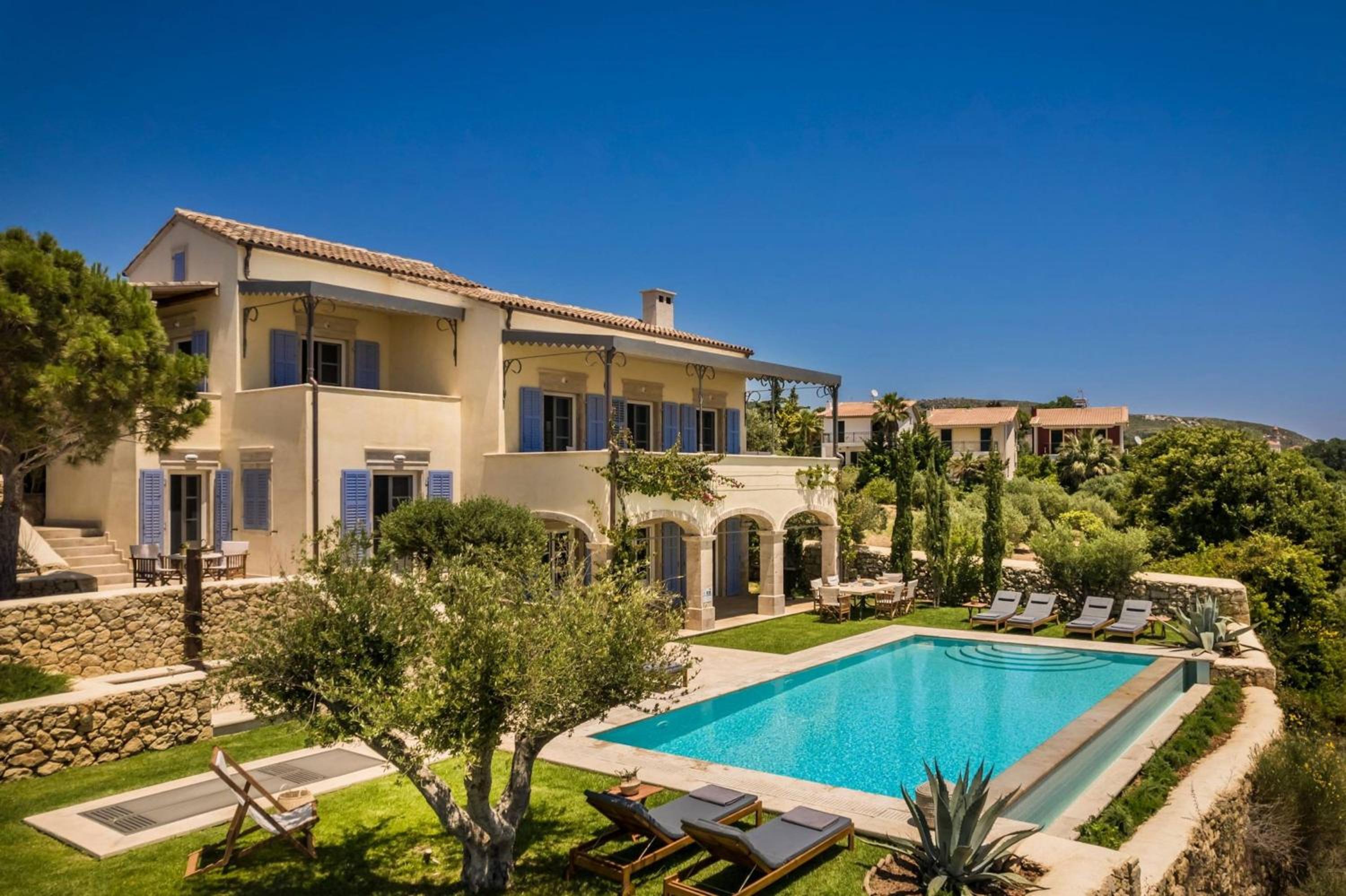 Five-Bedroom Villa photo 2