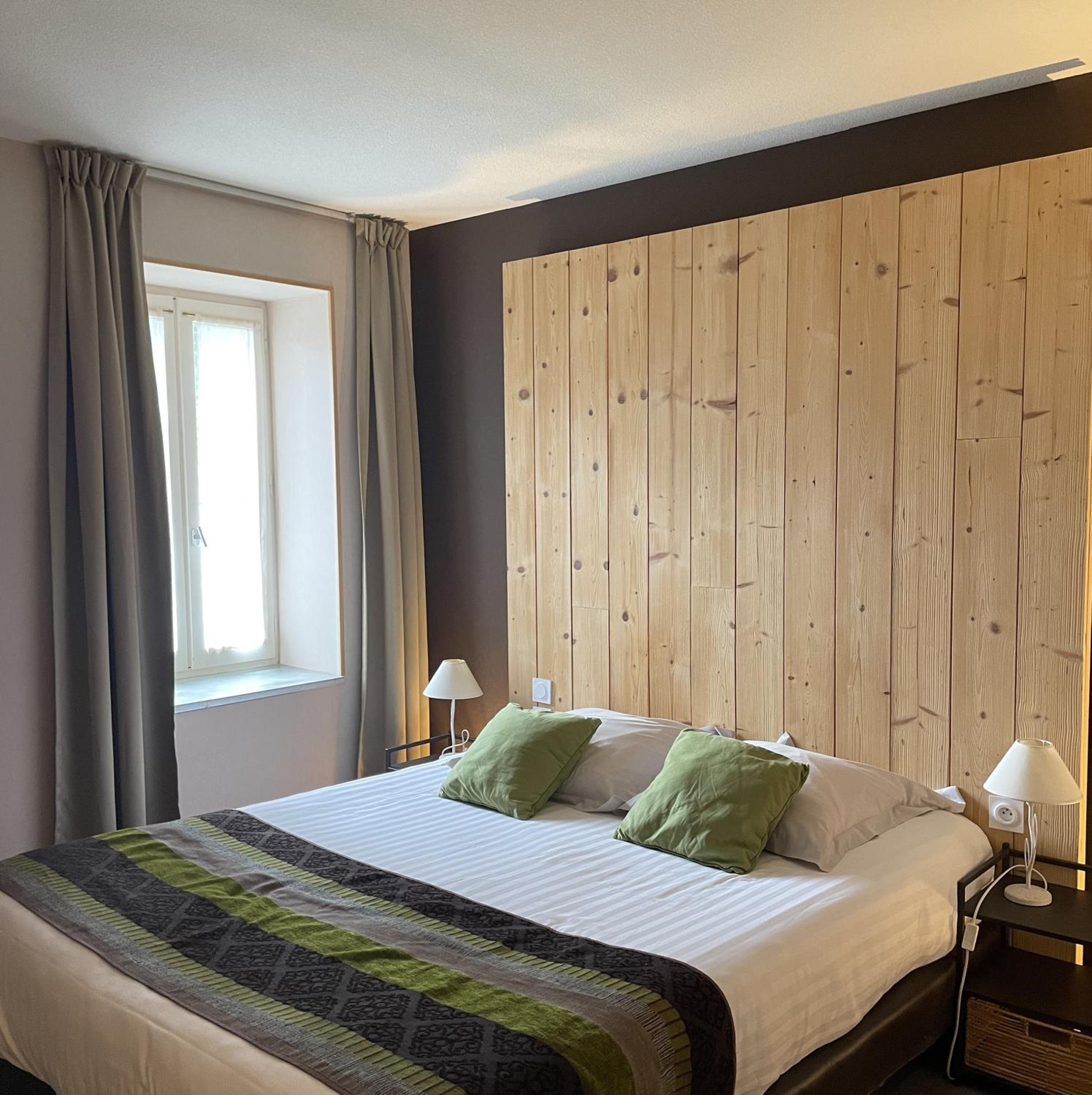 Standard Double Room - Photo 7