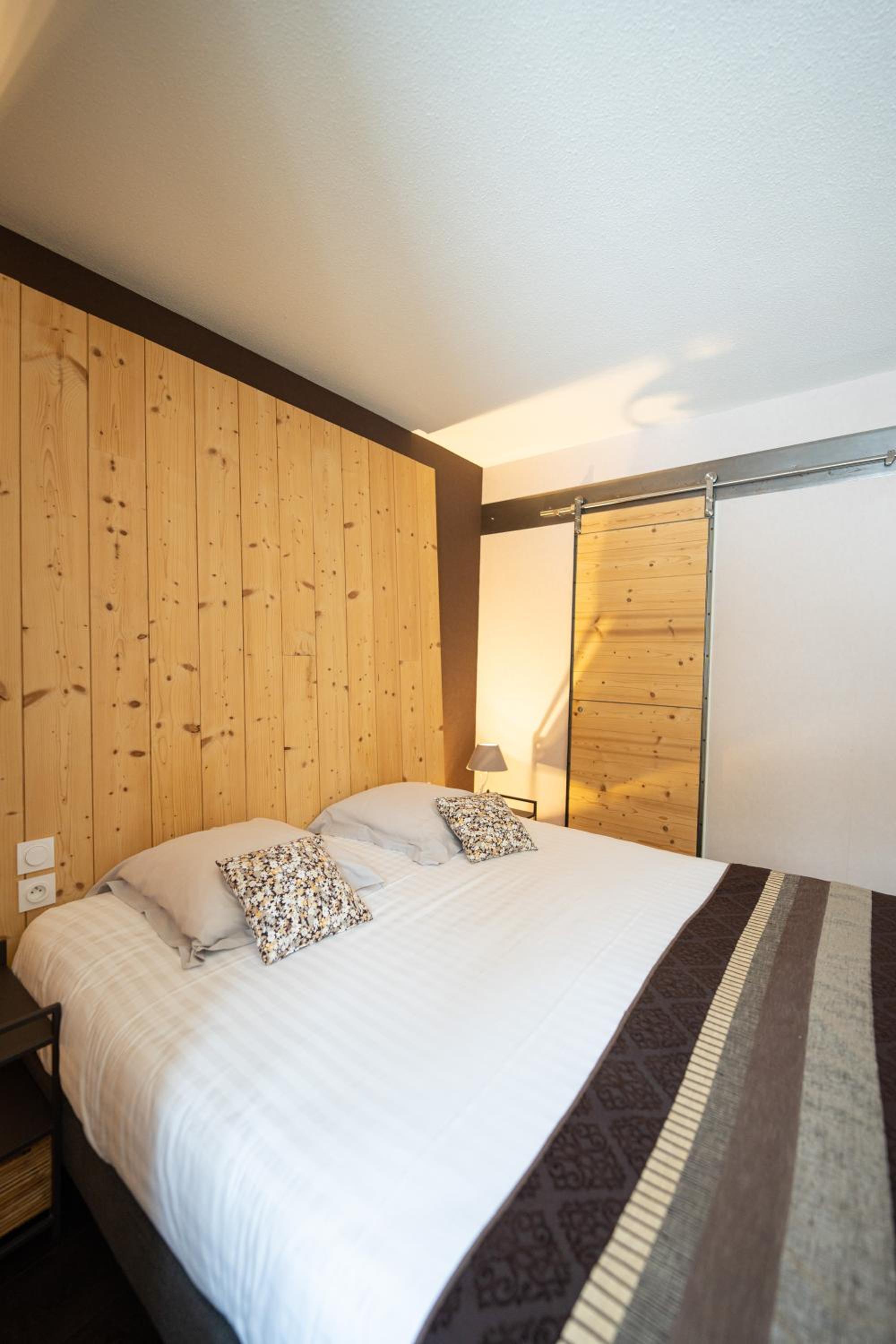 Standard Double Room - Photo 10