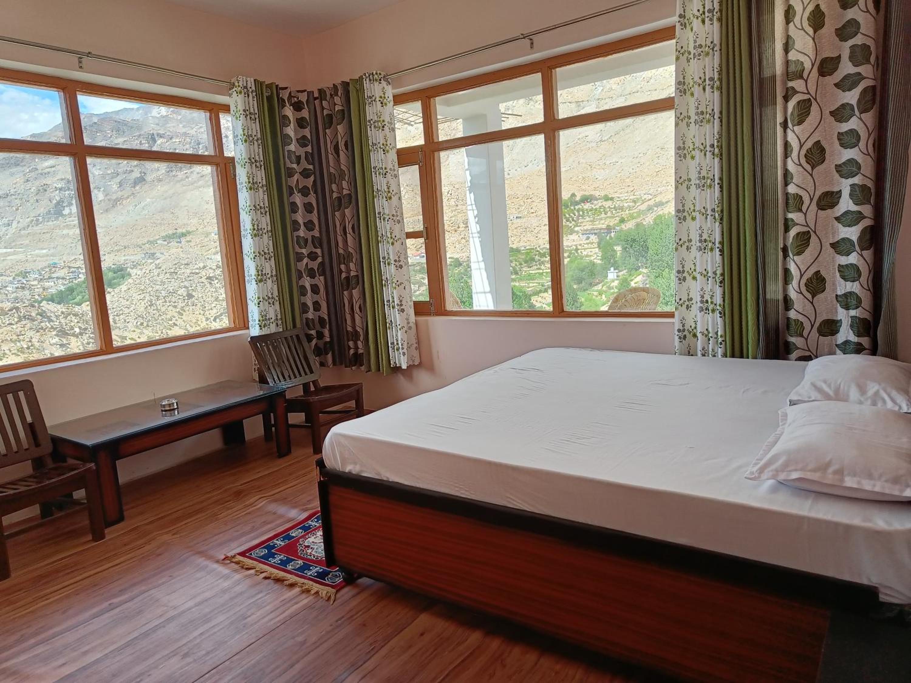 Deluxe Double Or Twin Room With Mountain View photo 2