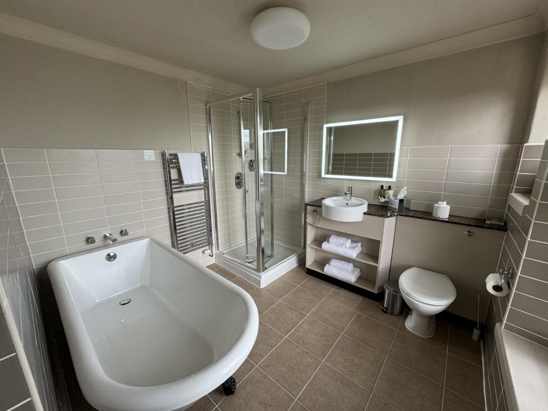 Deluxe King Room photo 2