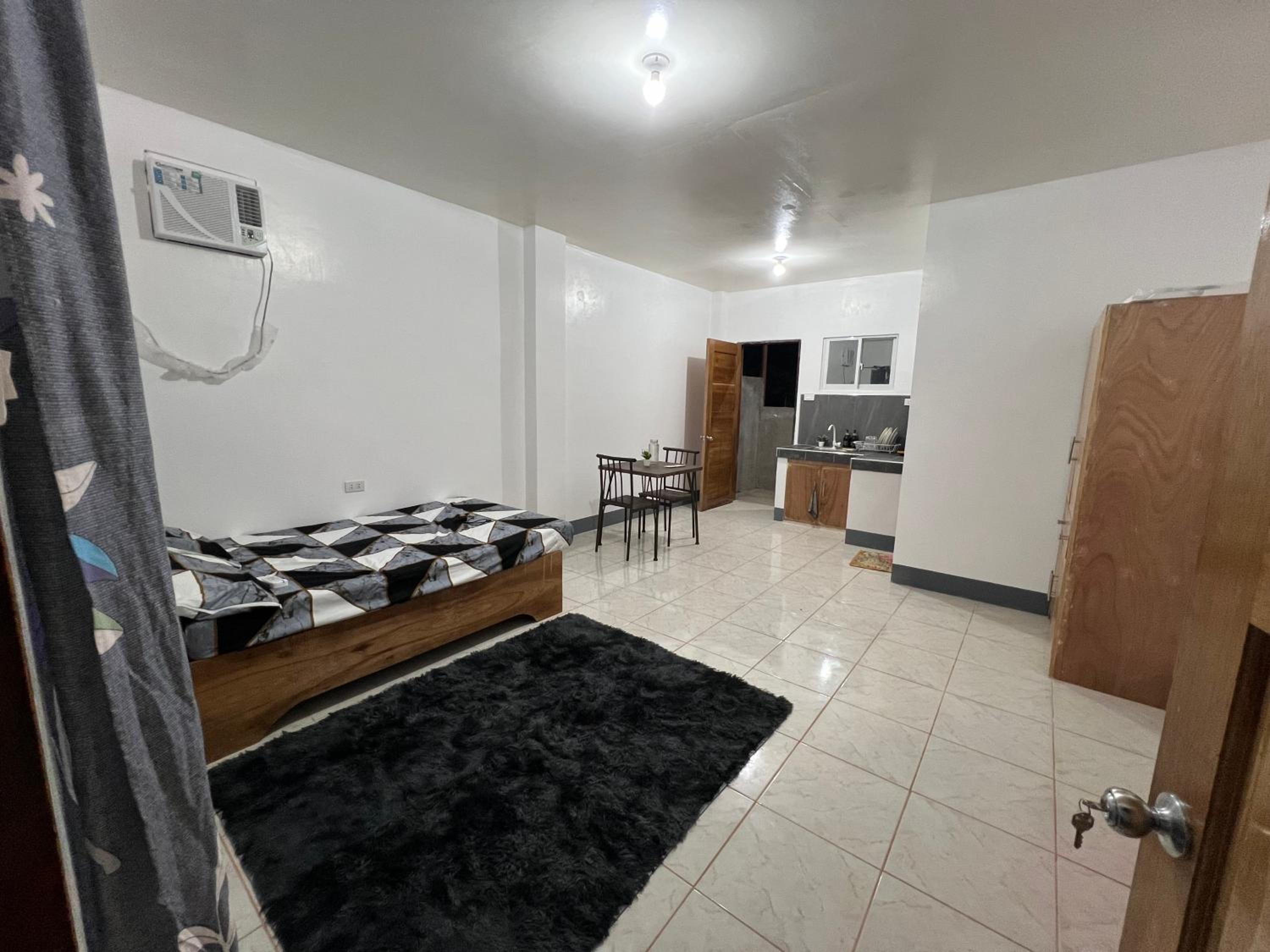 One-Bedroom Apartment photo 1