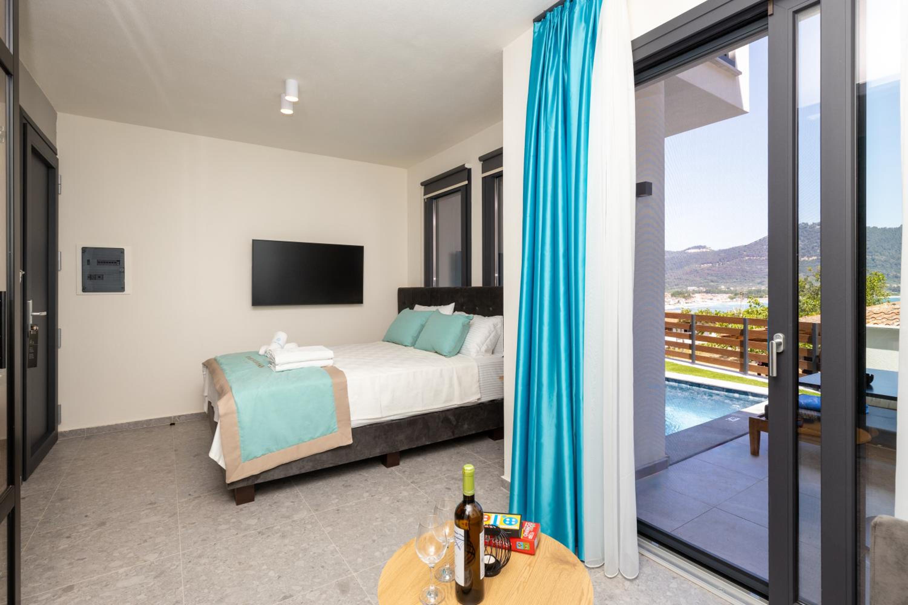 Suite with Private Pool photo 3