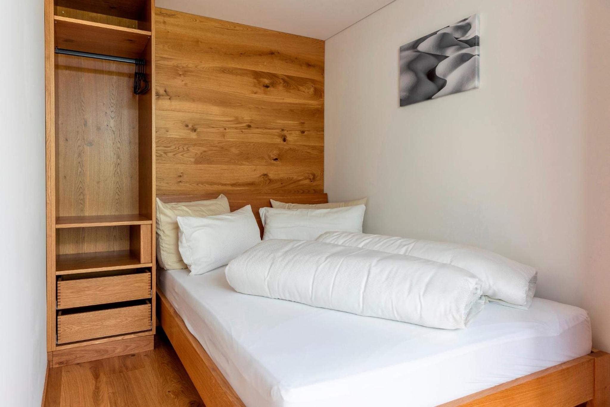 Two-Bedroom Apartment with Shower  photo 1