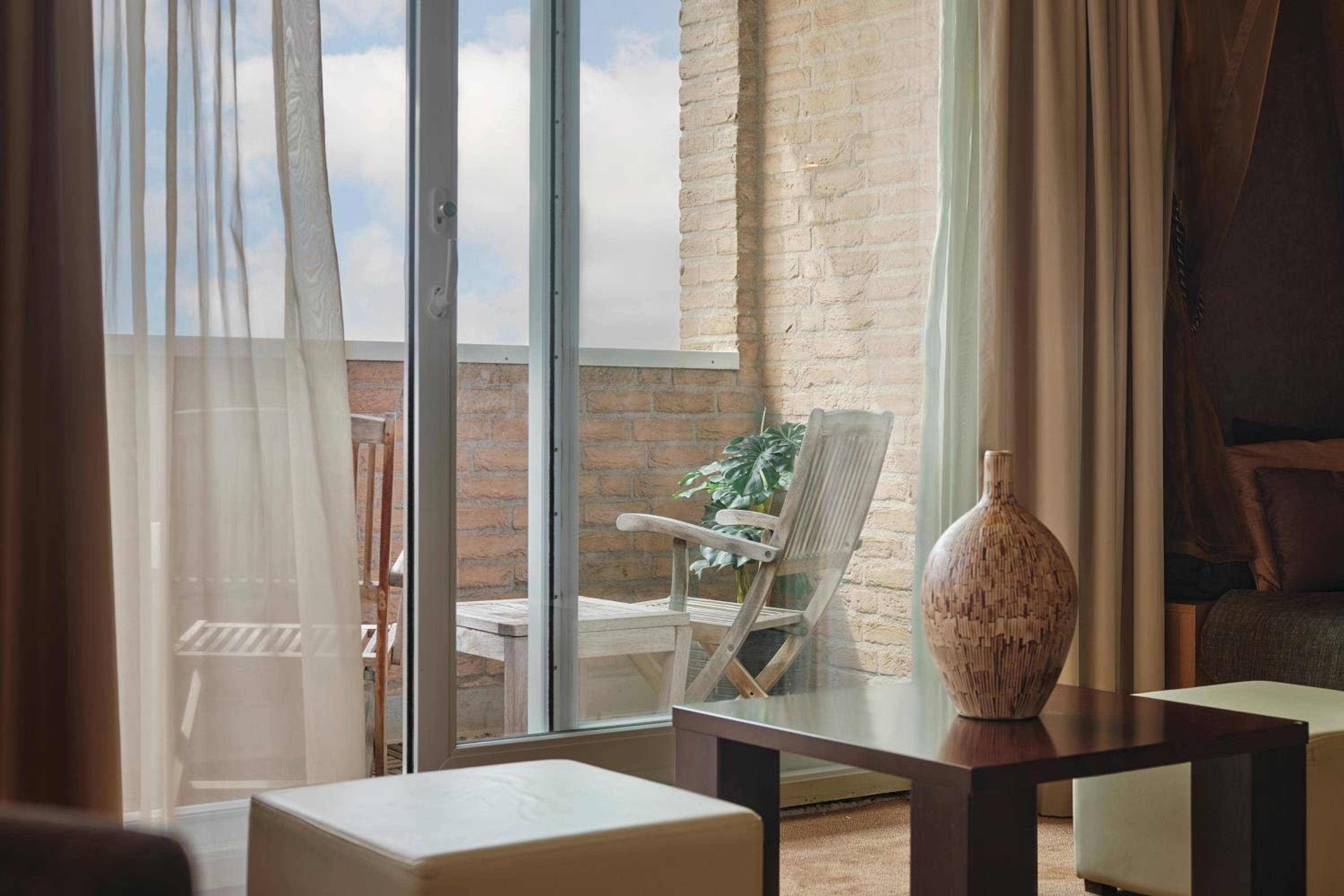 Suite - Photo 7