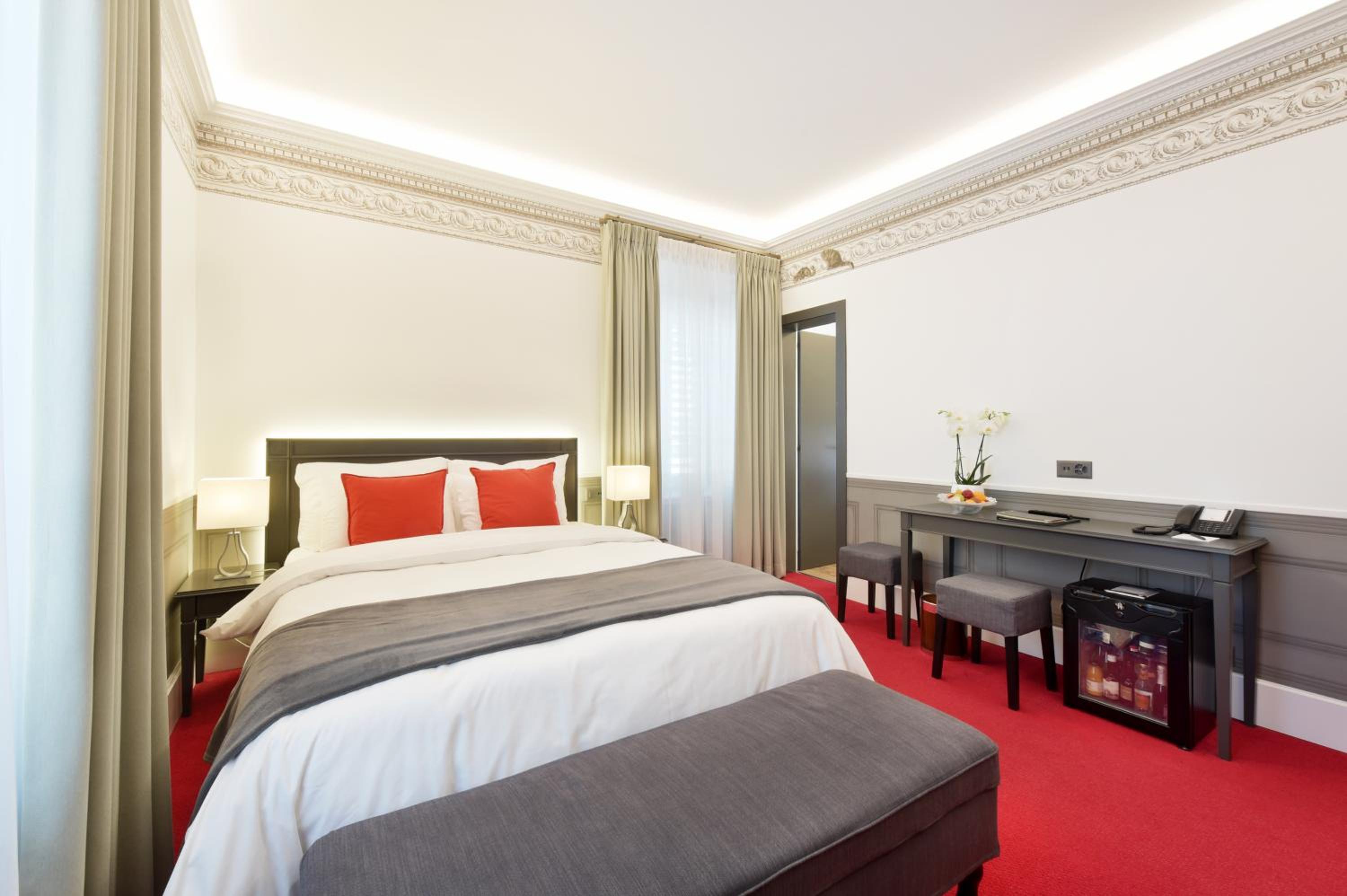 Superior Double or Twin Room with City View - Photo 4