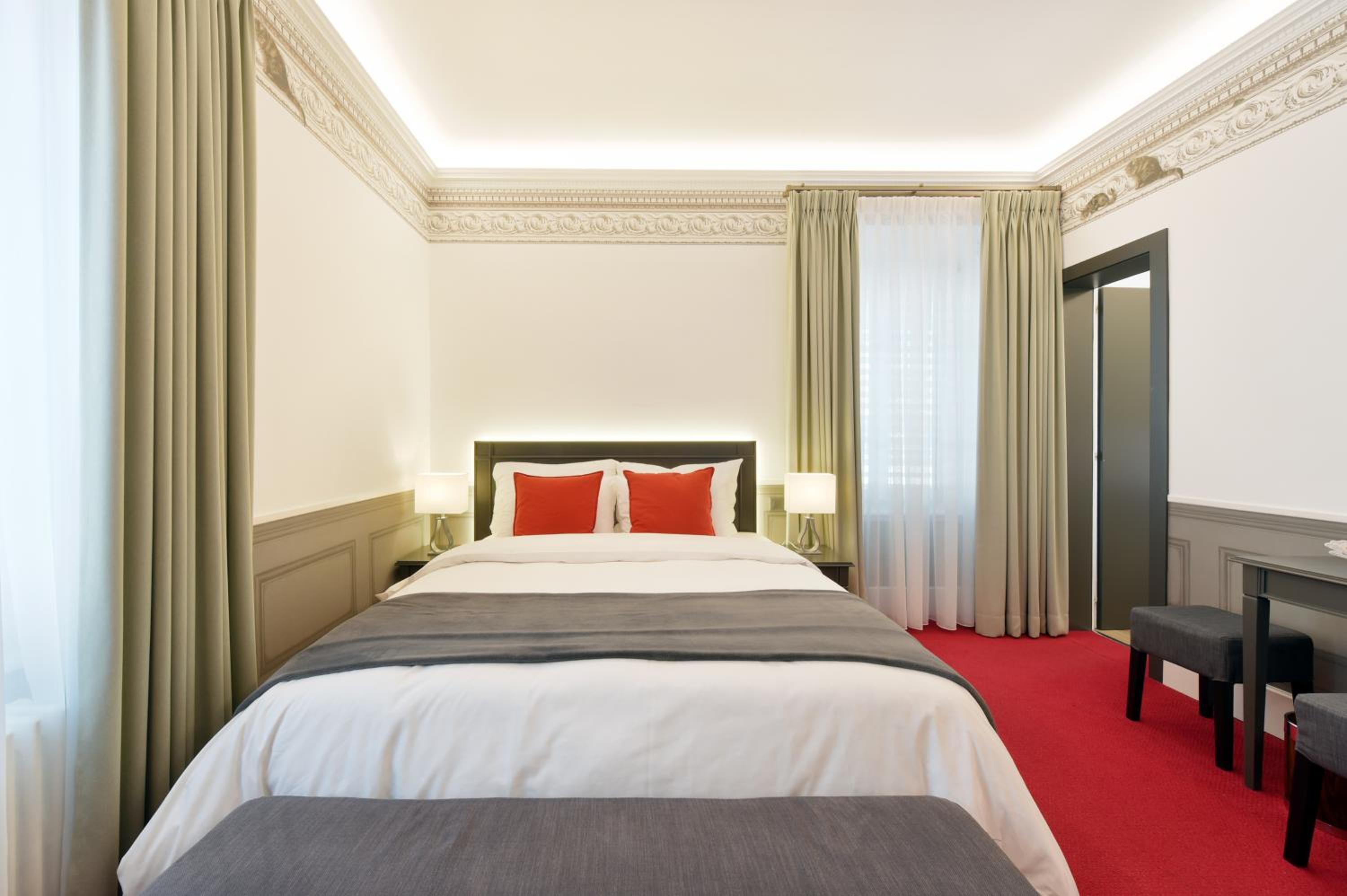 Superior Double or Twin Room with City View - Photo 1