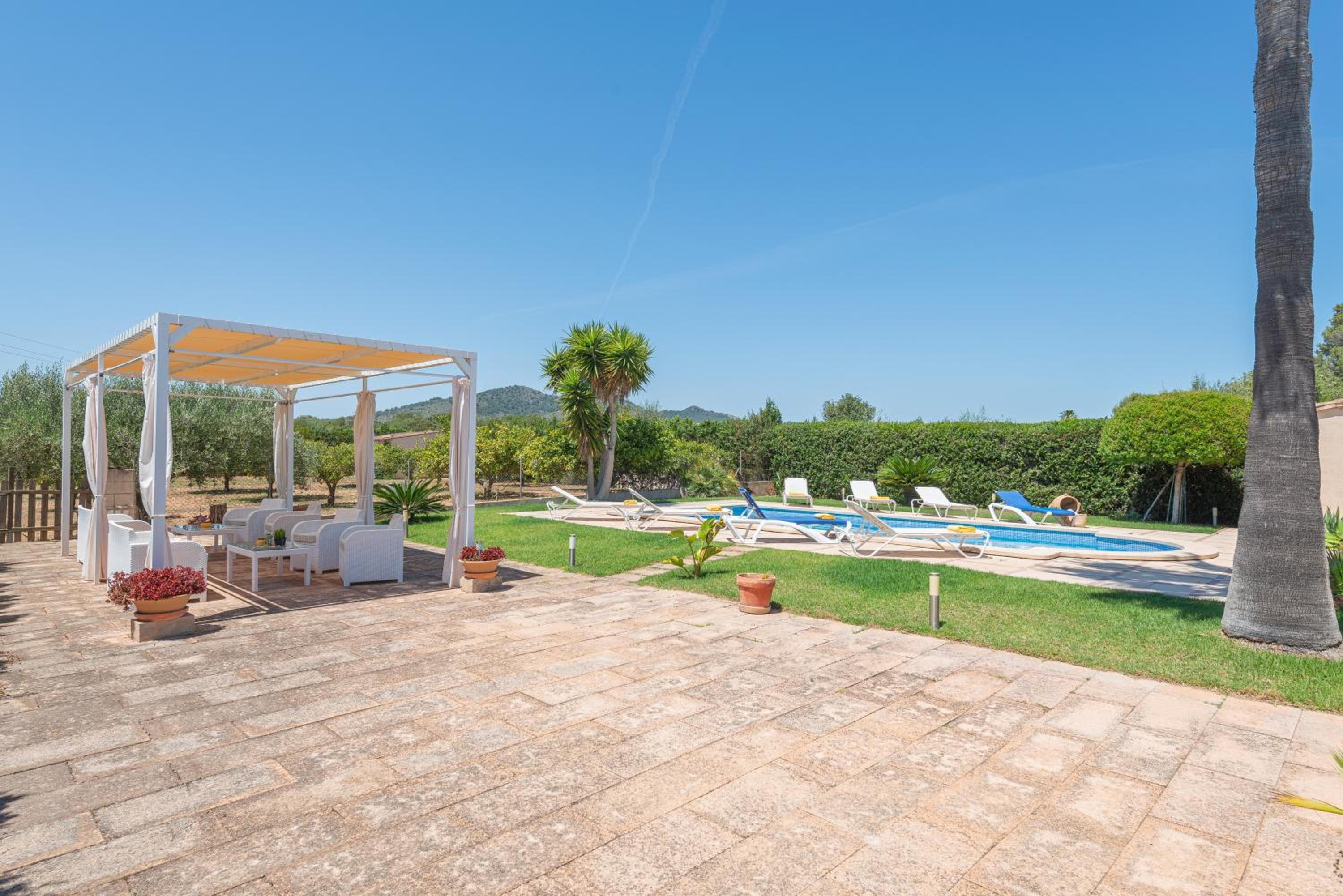 Villa photo 3