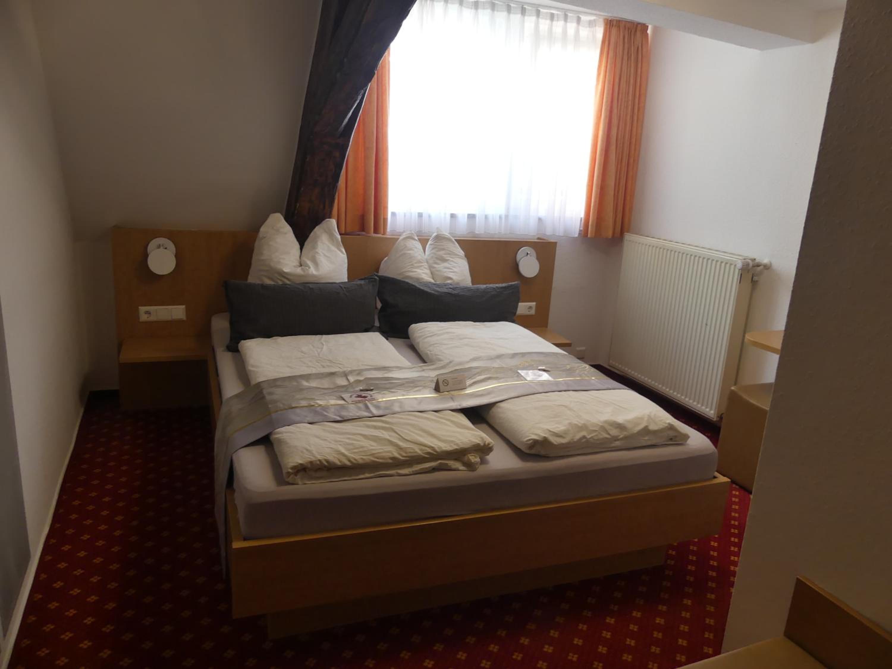 Small Double Room - Attic - Photo 5