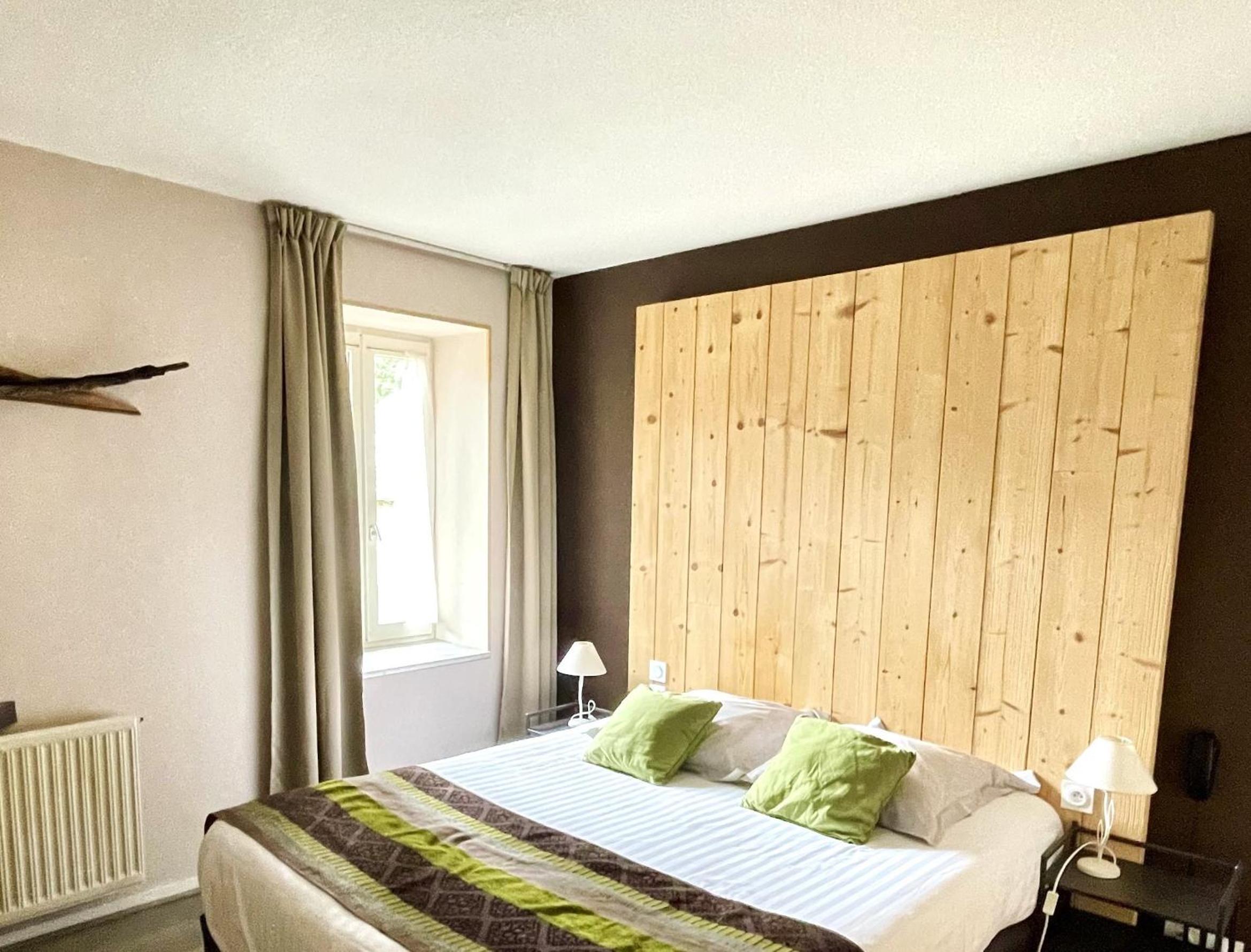 Deluxe Room - Photo 5