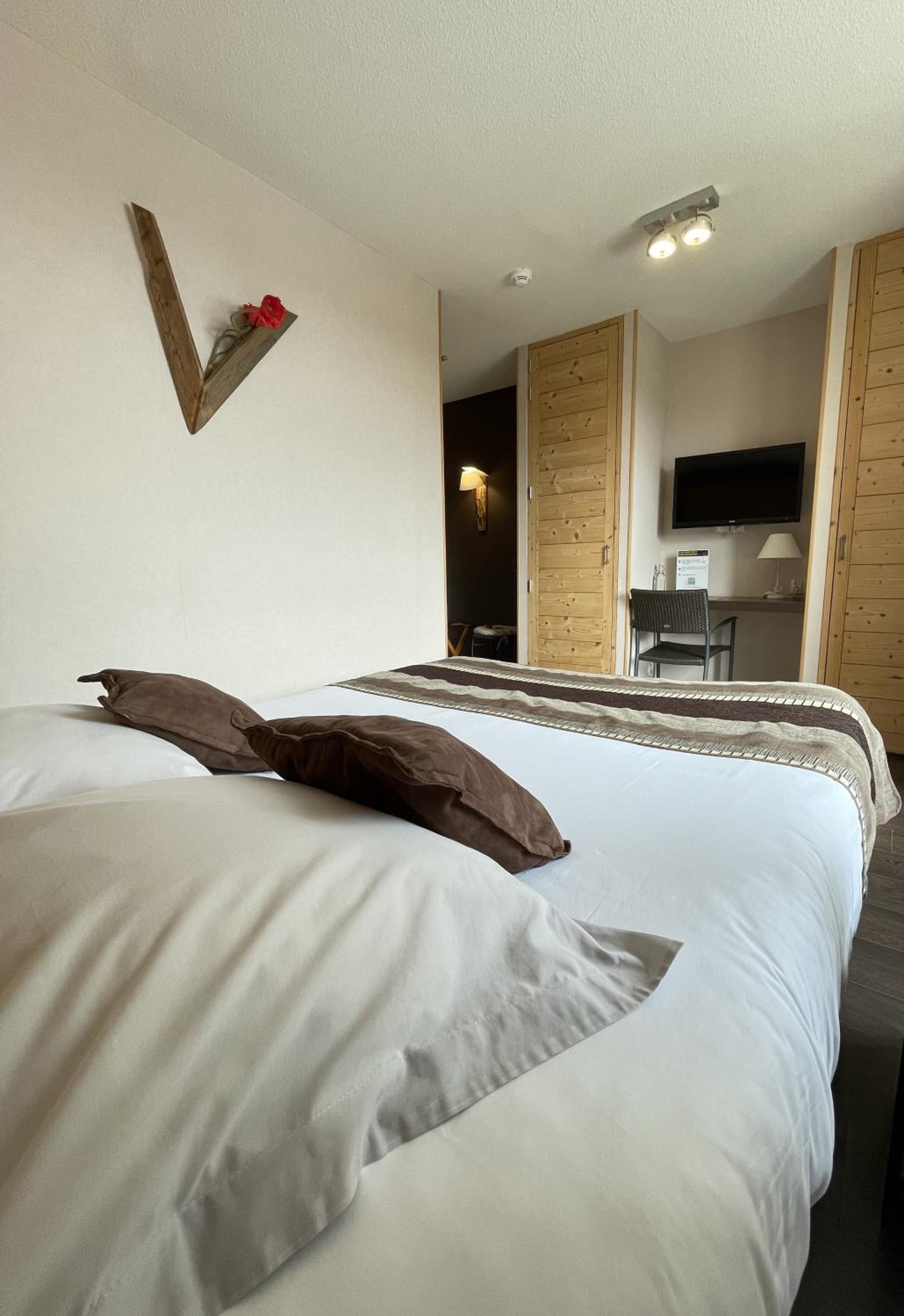 Deluxe Room - Photo 6