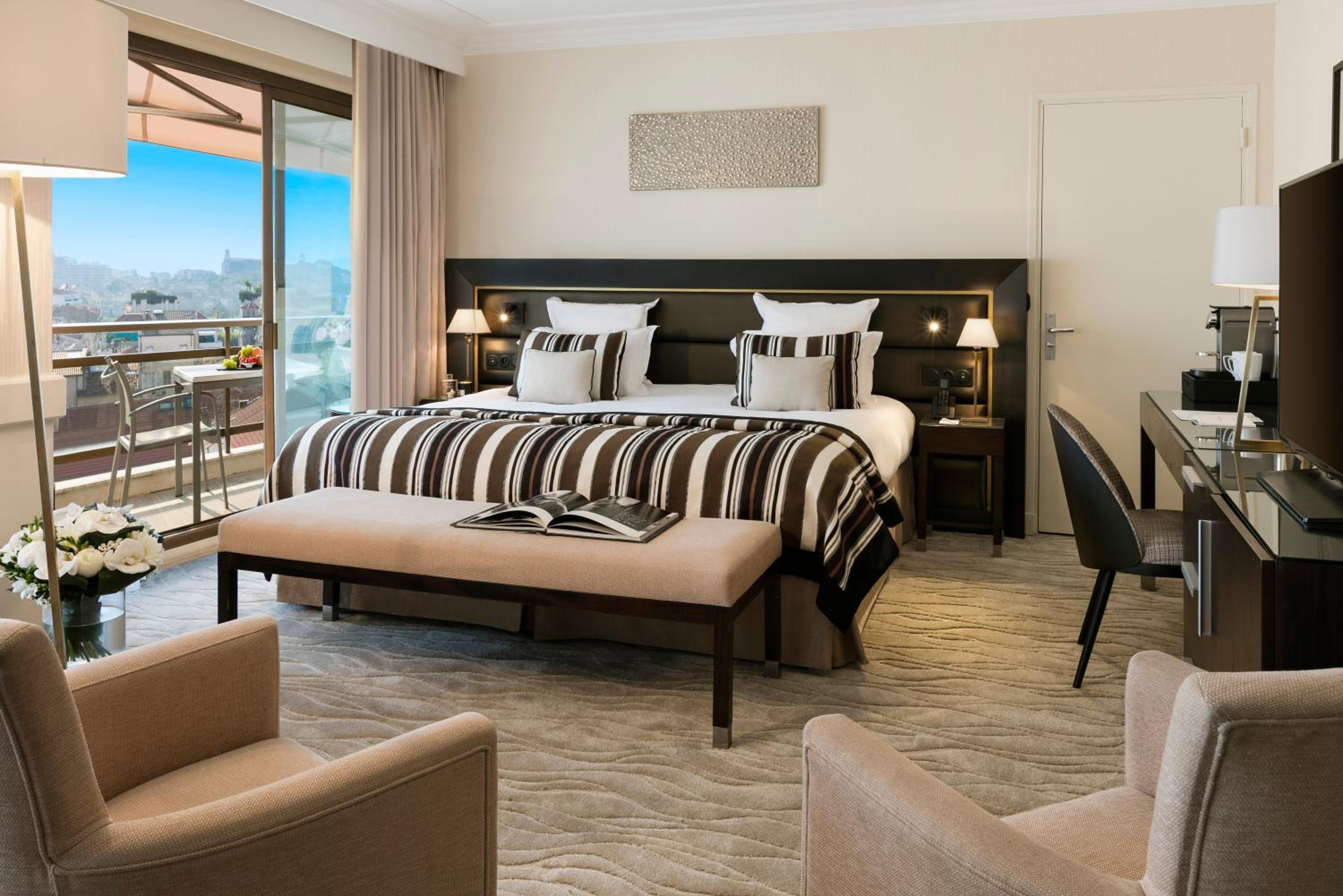 Deluxe Suite with Terrace thumbnail 5