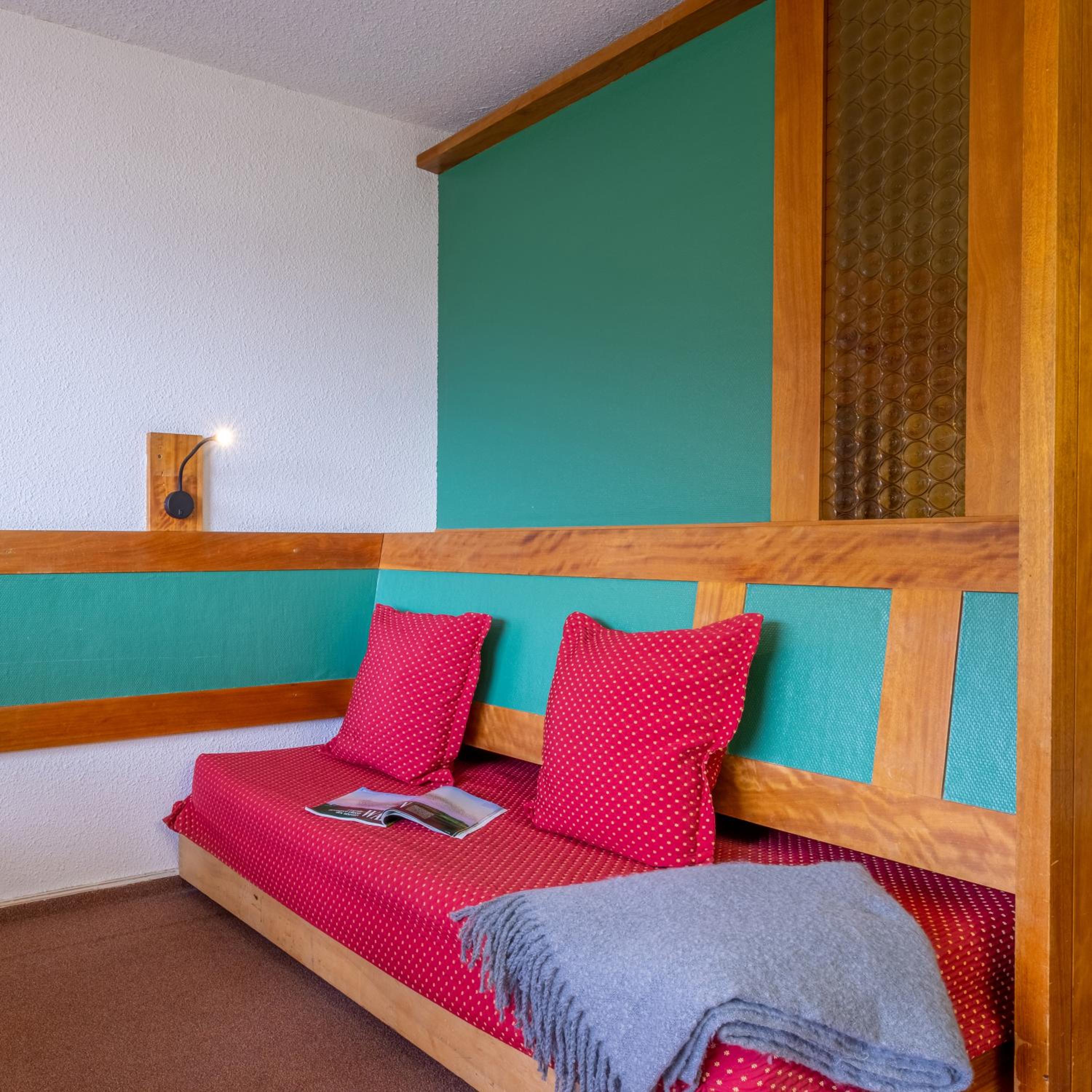 Studio with Sleeping Alcove (4 People) - Valley View