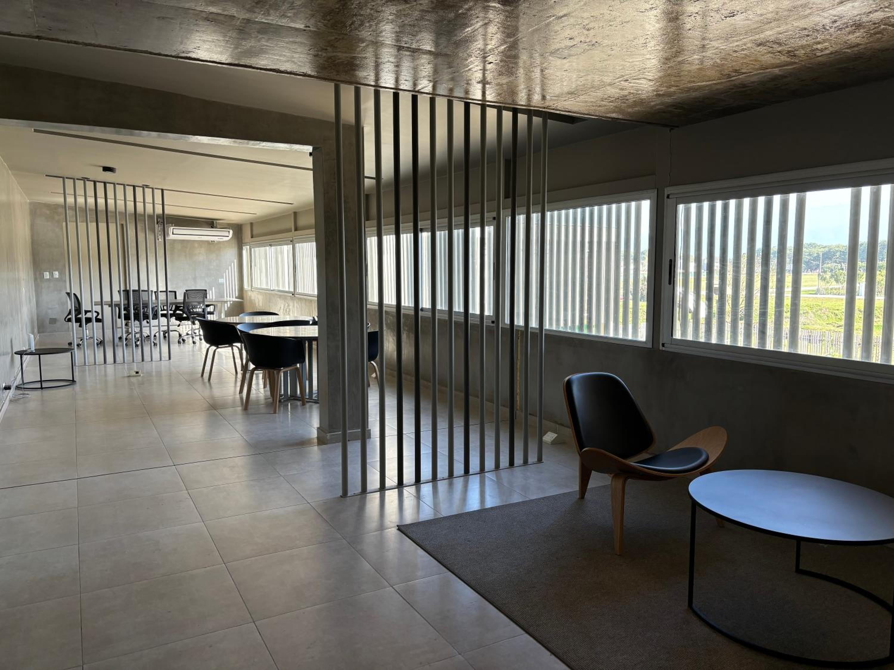 Studio Apartment with Balcony photo 3