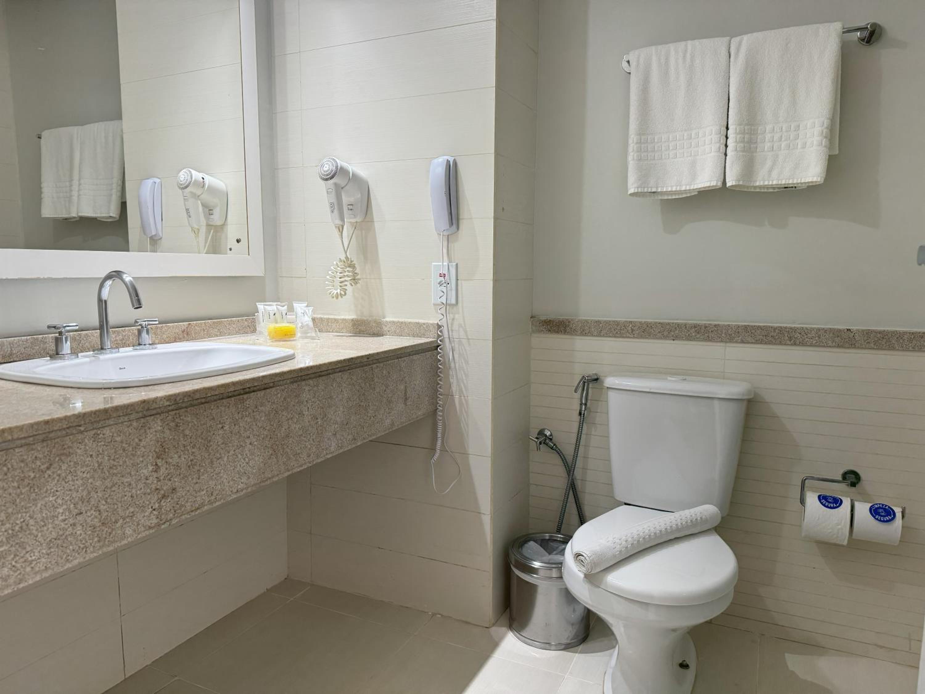 Executive Suite - Photo 4