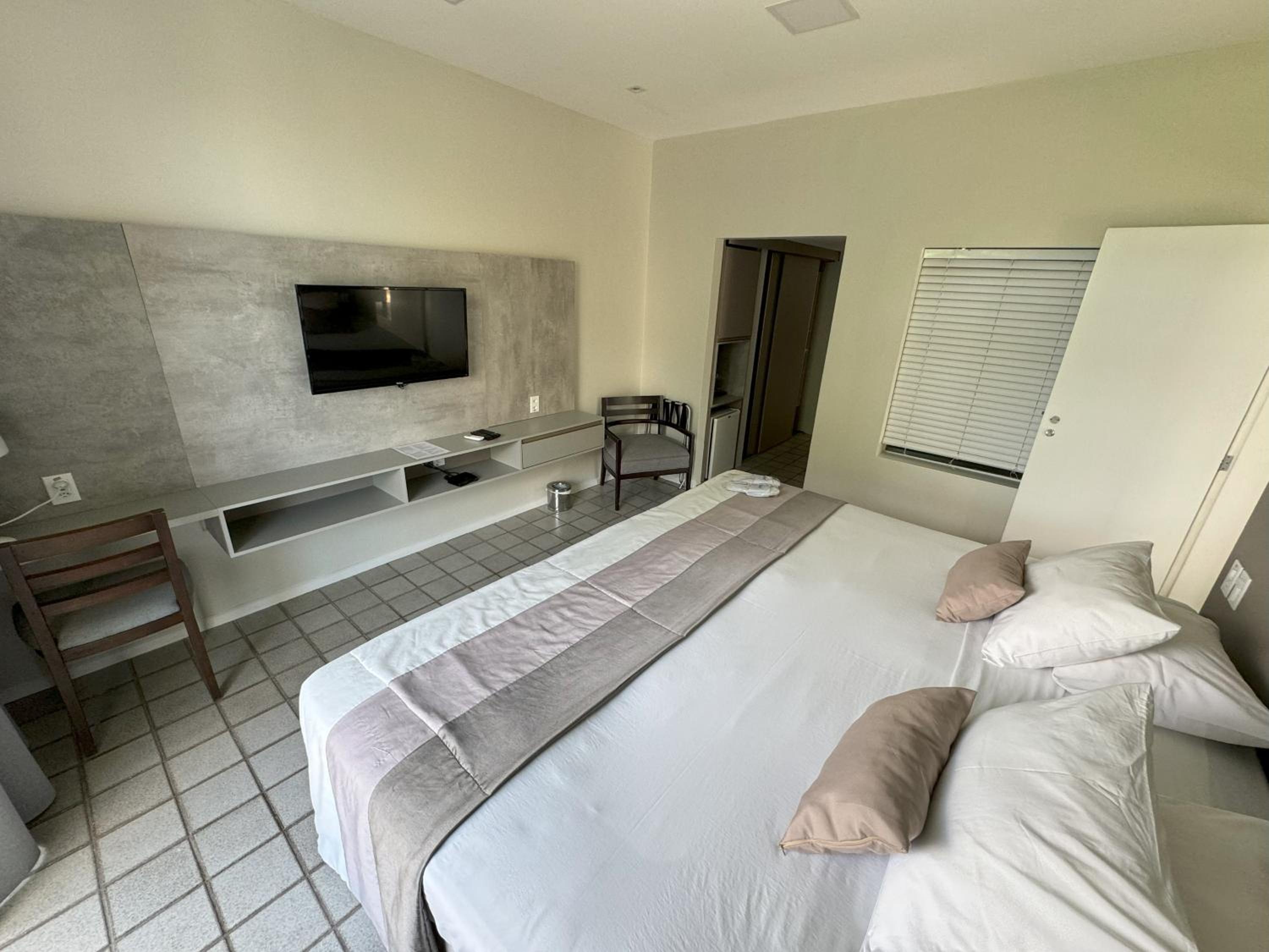 Executive Suite - Photo 1