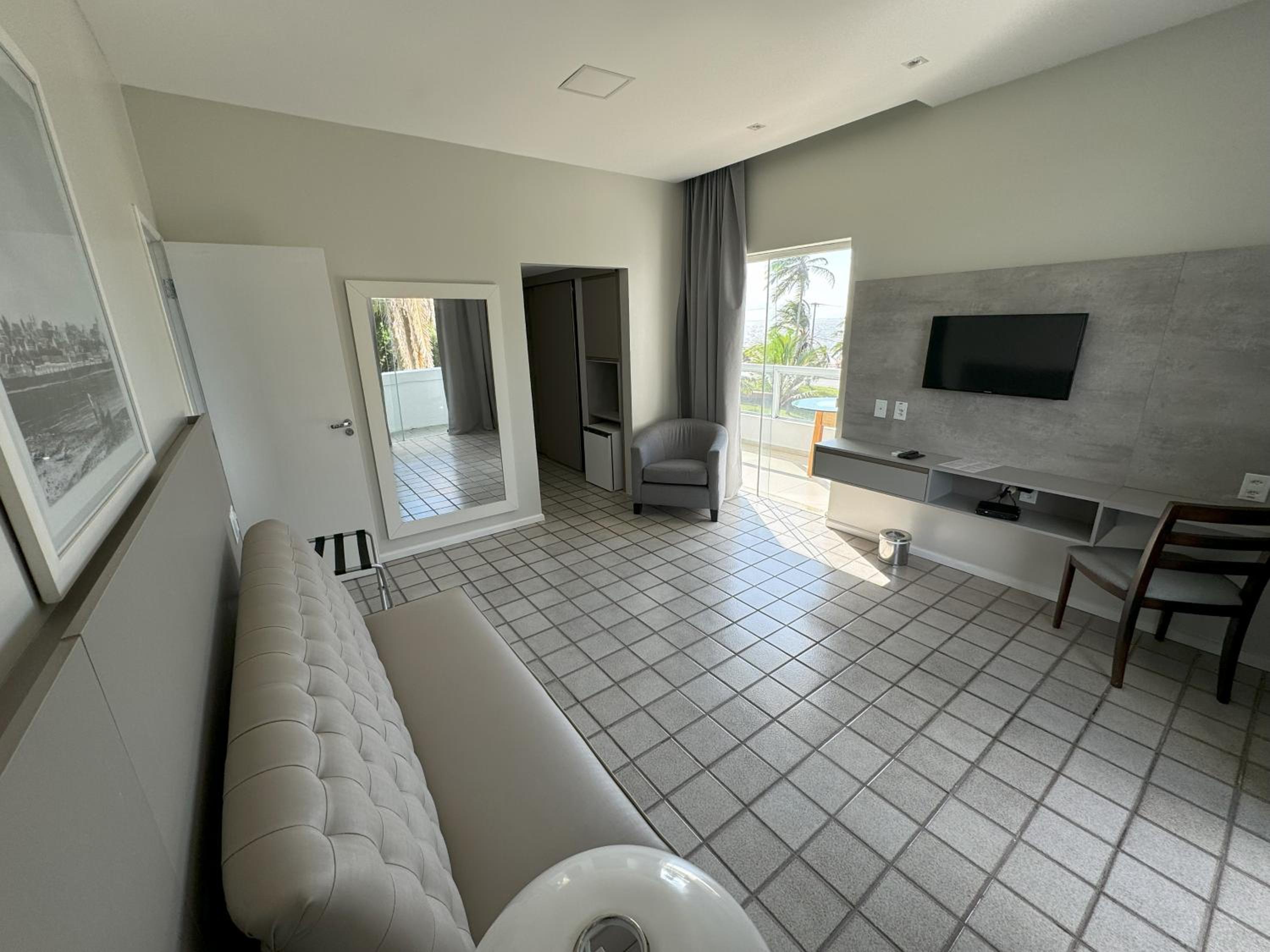 Executive Suite - Photo 5