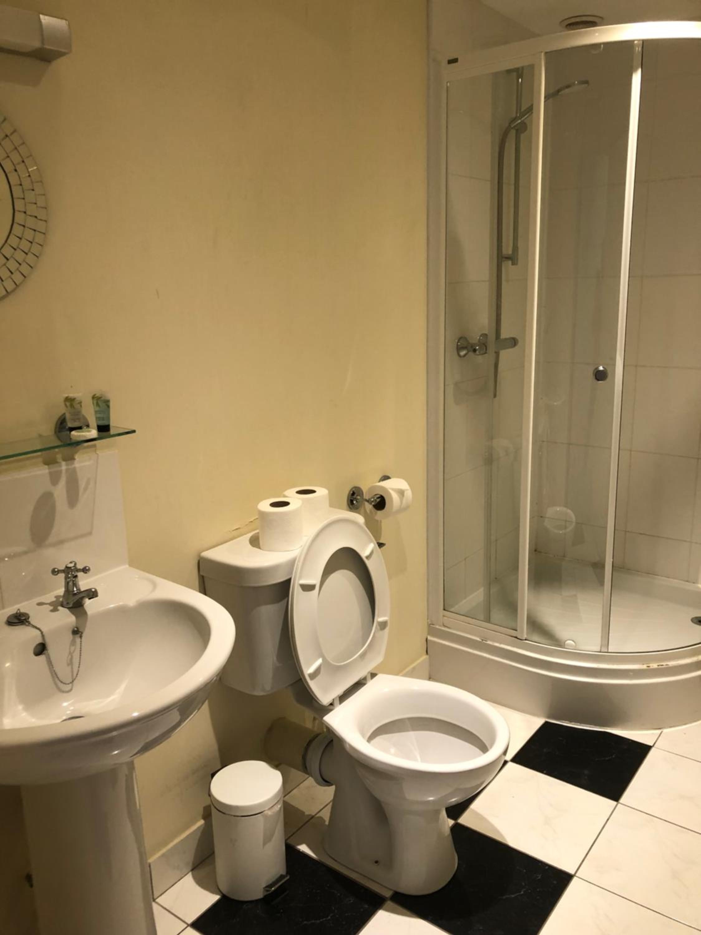 Double Room with Private Bathroom photo 2