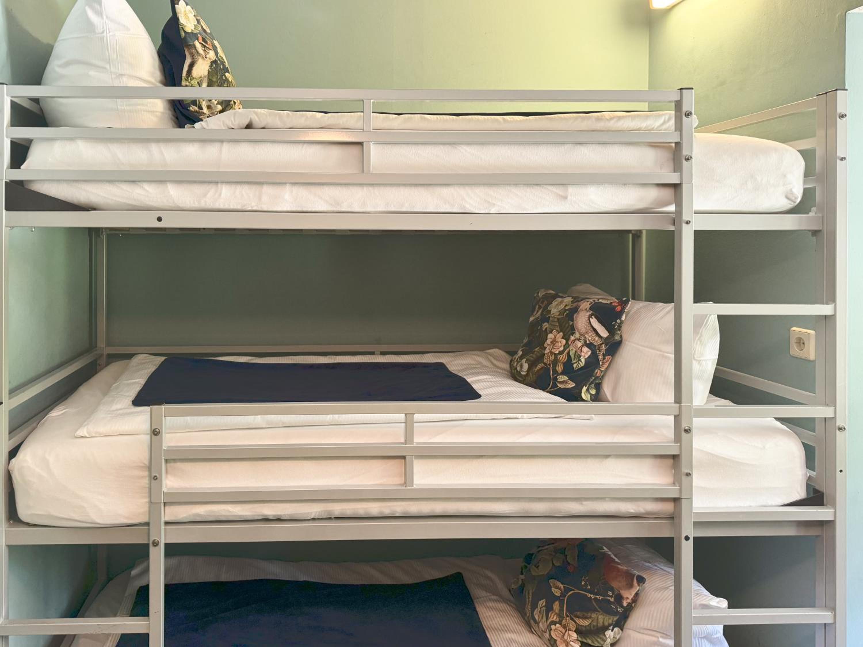 Five bed Room with two Bedrooms - Photo 13