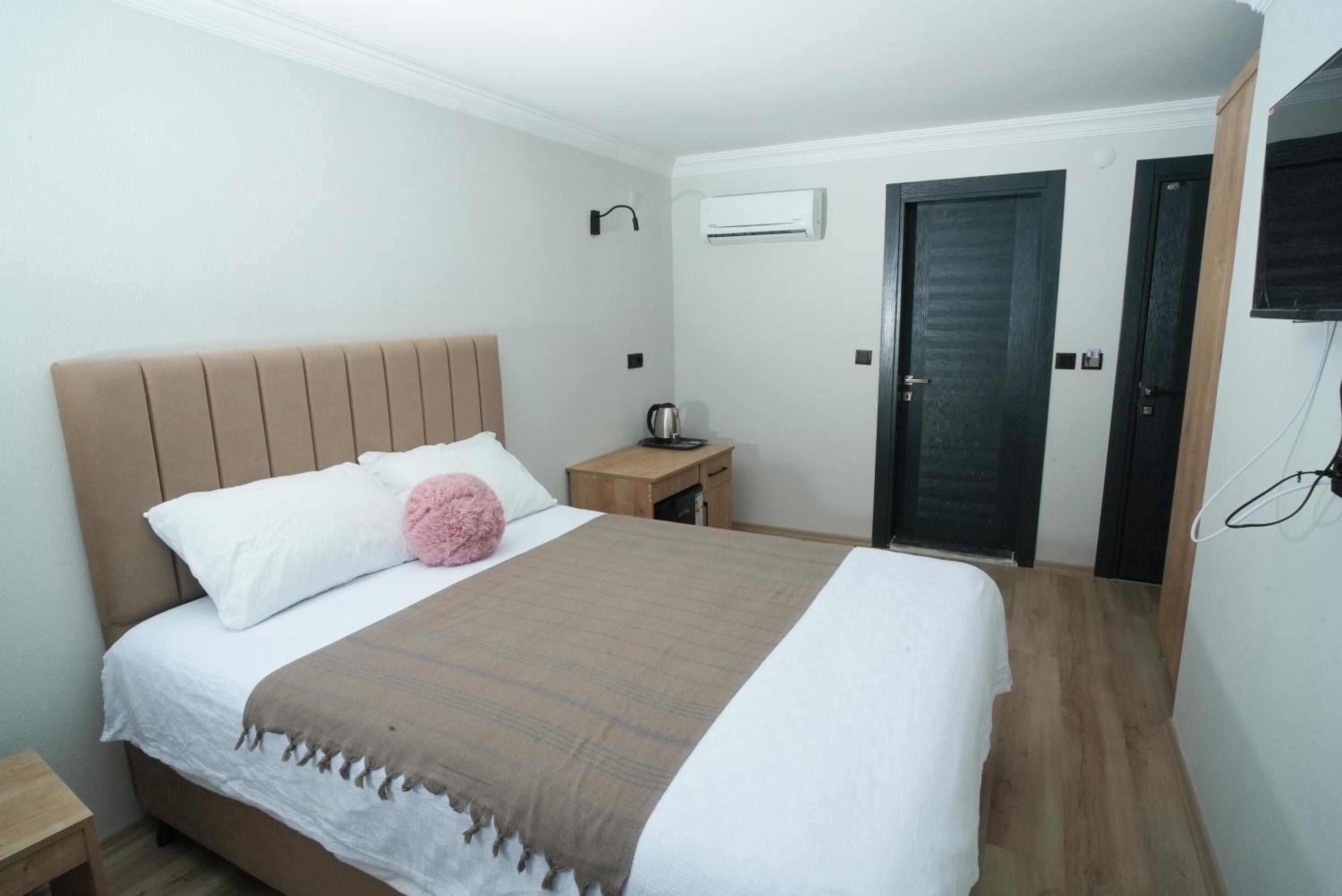 Standard Double Room photo 3