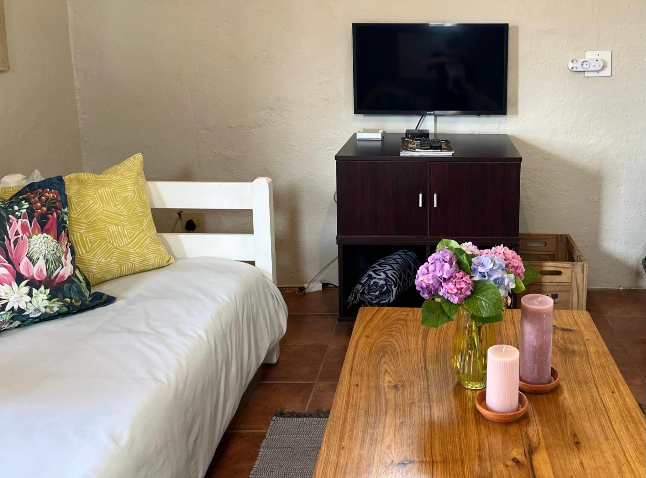 Double or Twin Room with Extra Bed - Photo 10