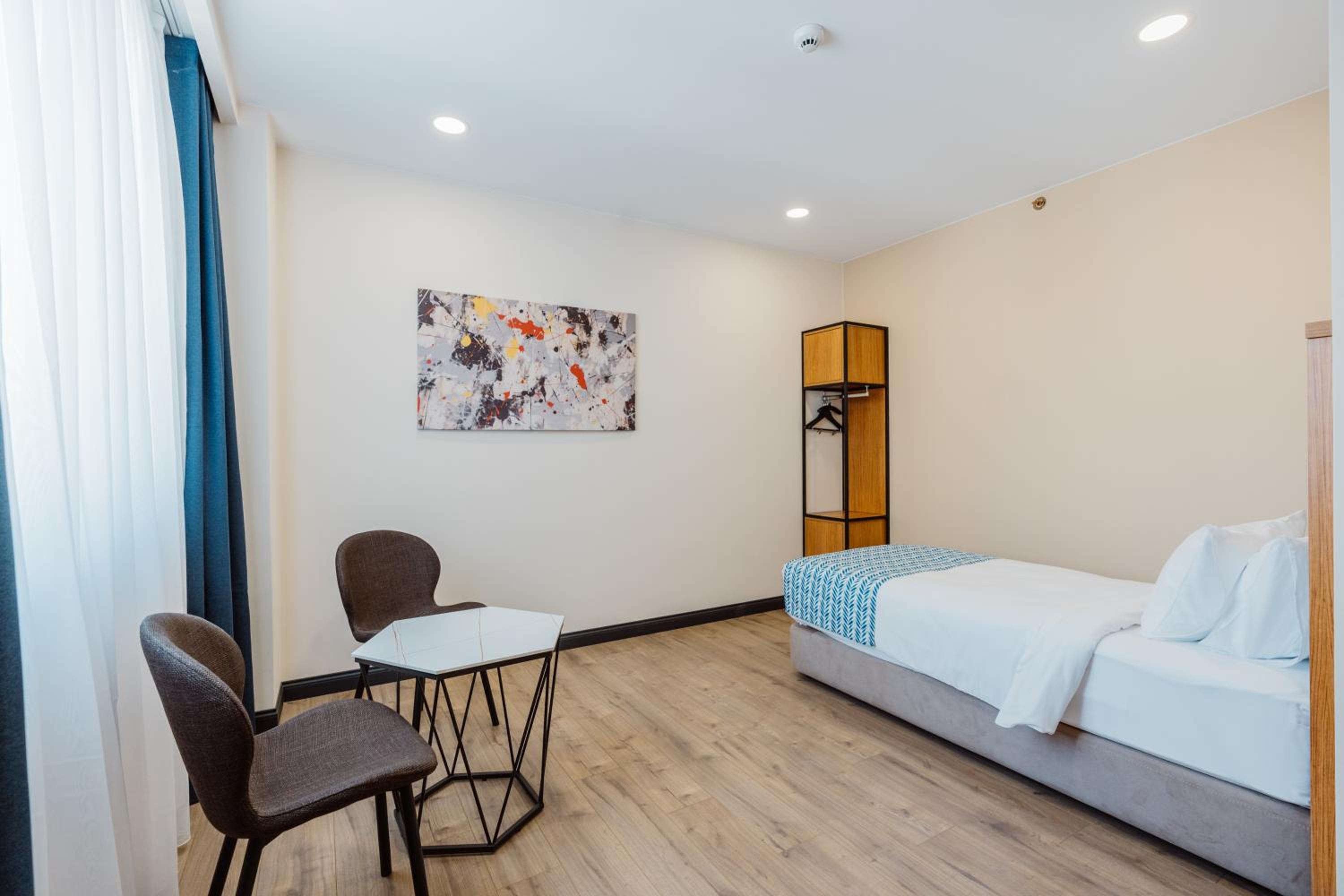 Triple Room - Disability Access - Photo 2