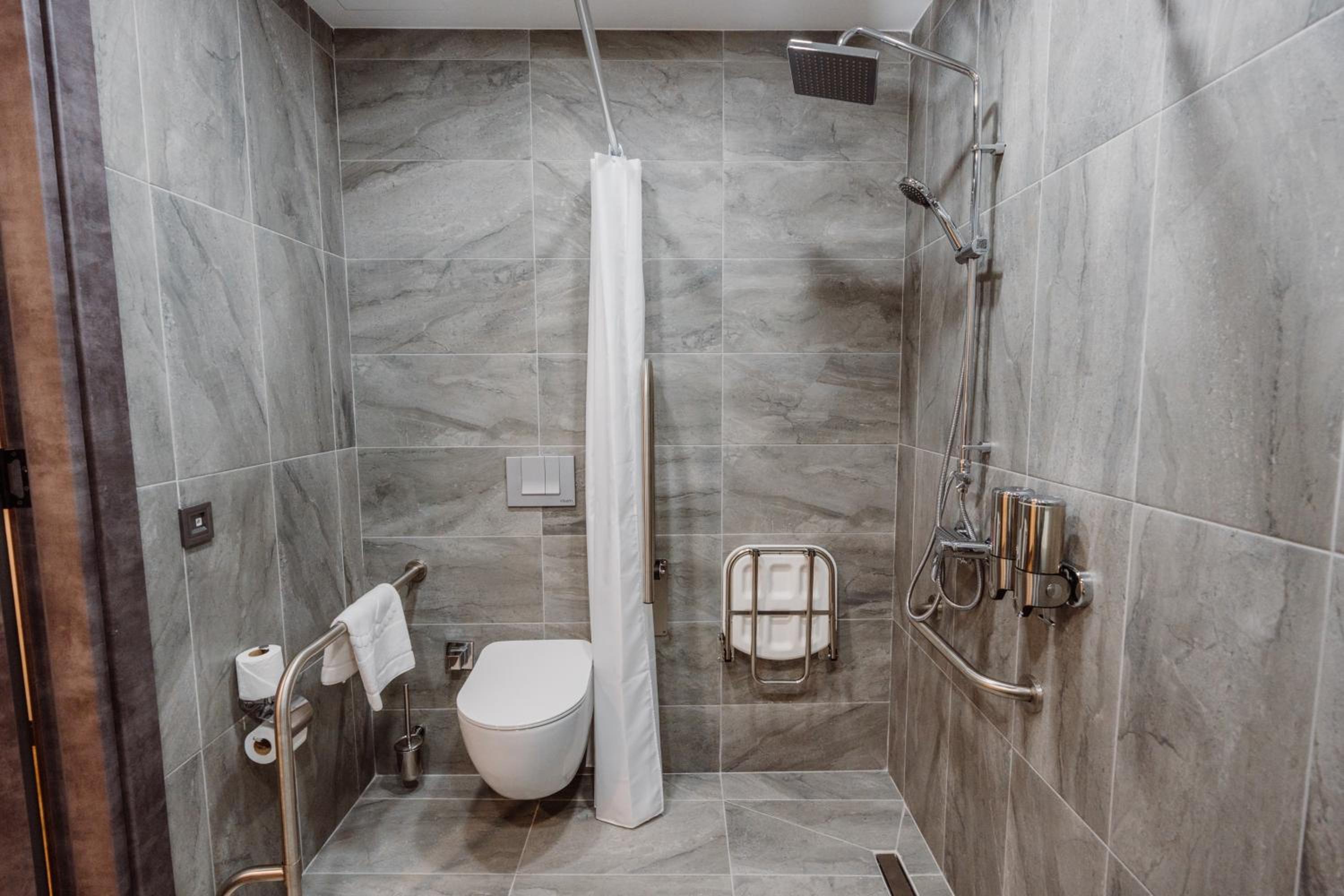 Triple Room - Disability Access - Photo 4