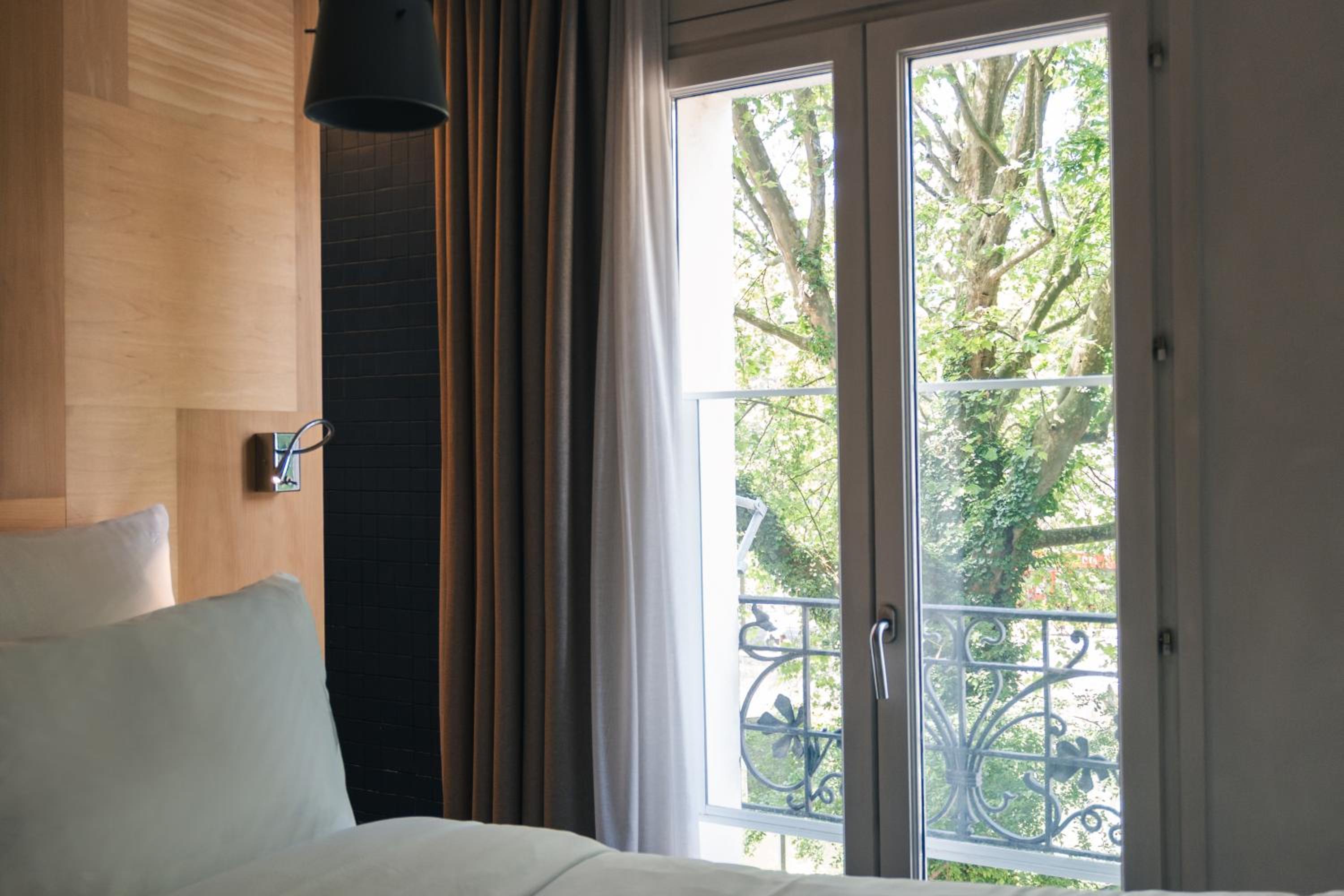Cozy Double Room - with view on the Canal St Martin photo 2
