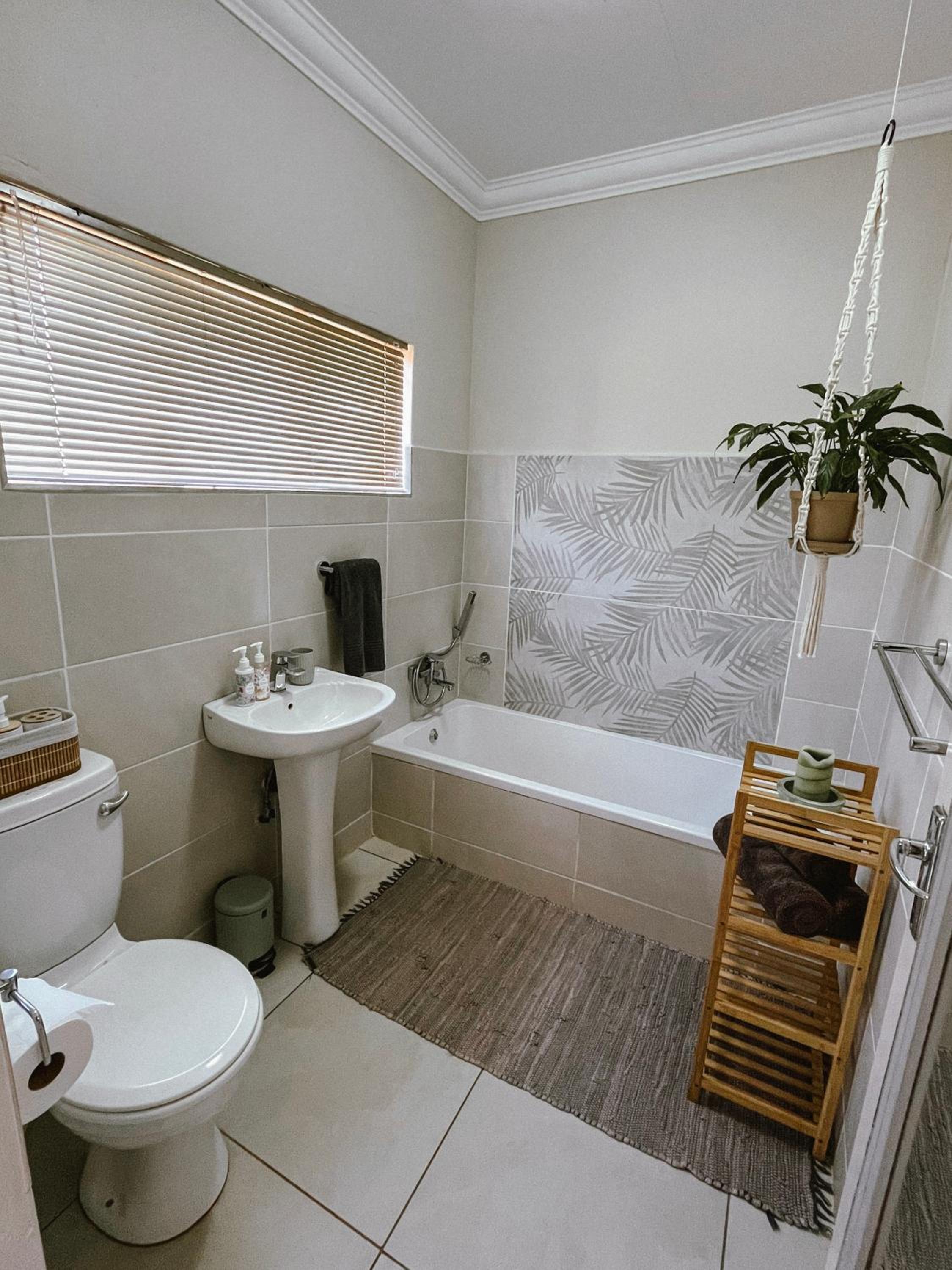 Double Room with Private Bathroom - Photo 4