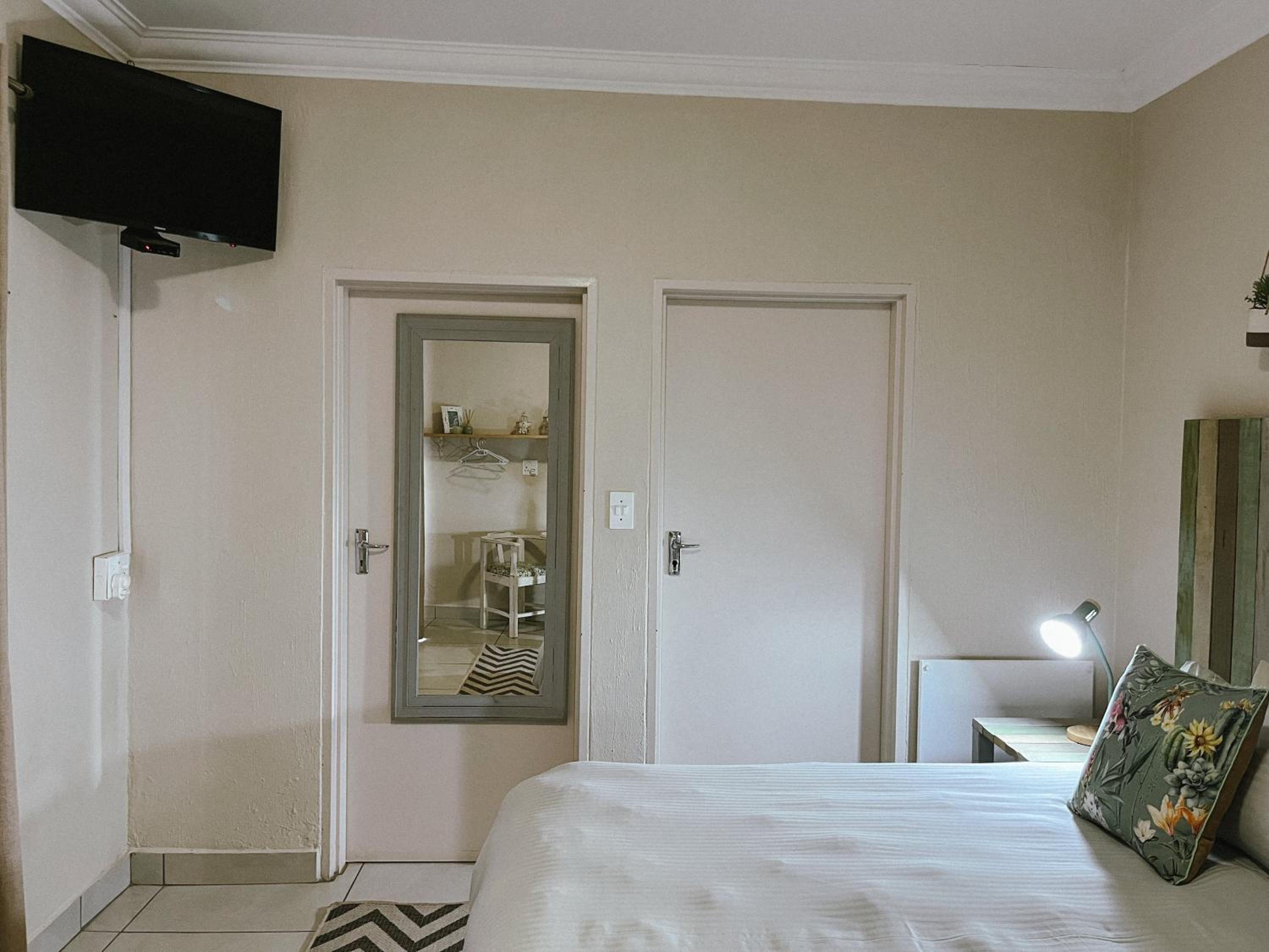 Double Room with Private Bathroom - Photo 5