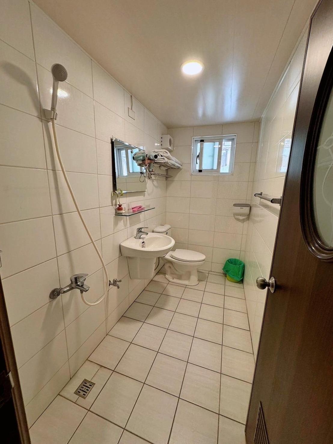 Quadruple Room with Private Bathroom photo 3