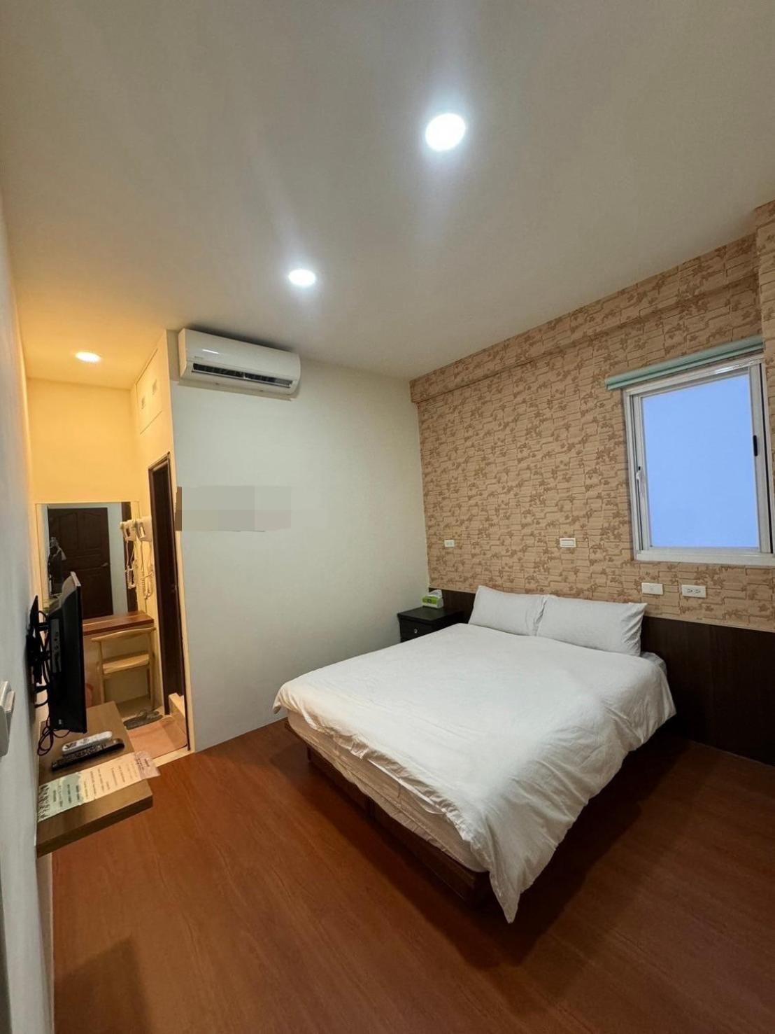 Double Room with Private Bathroom photo 2
