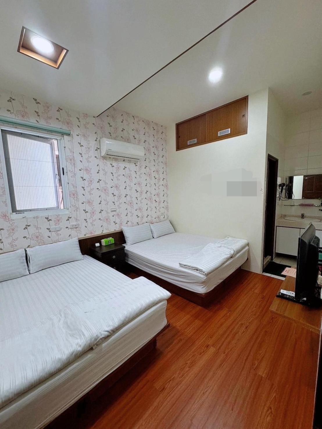 Quadruple Room with Private Bathroom photo 1