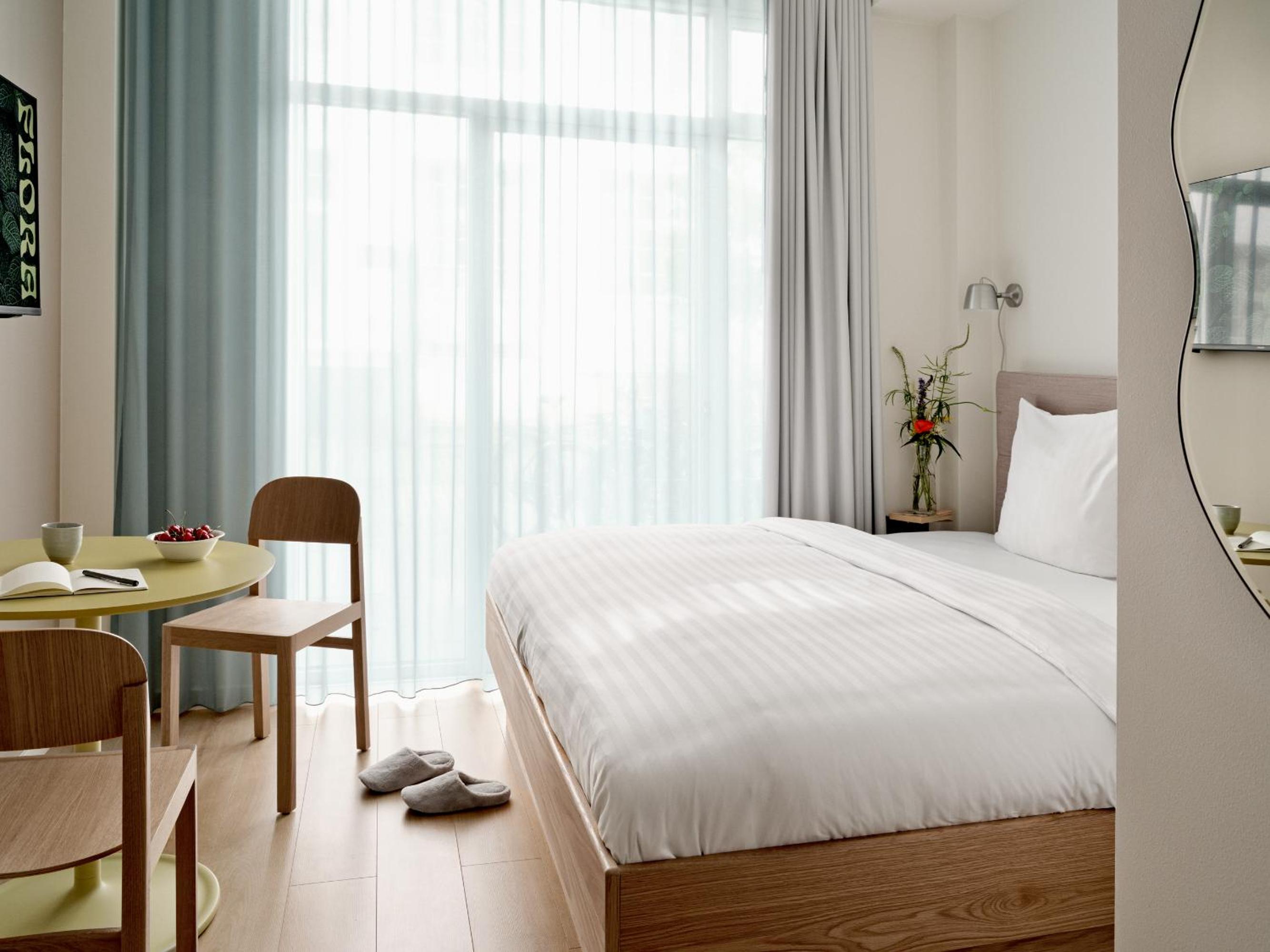 Studio Apartment photo 1
