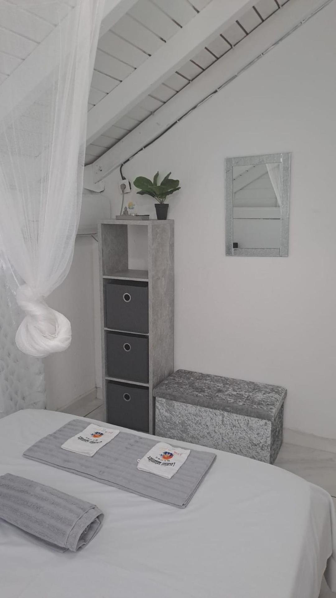 Two-Bedroom House - Photo 16