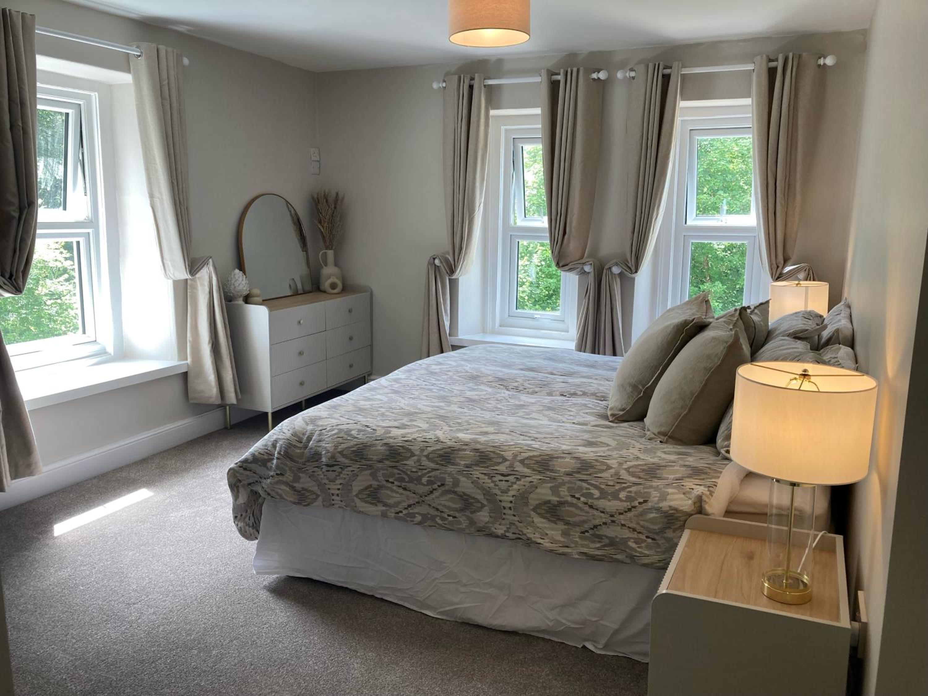 Deluxe King Room photo 2