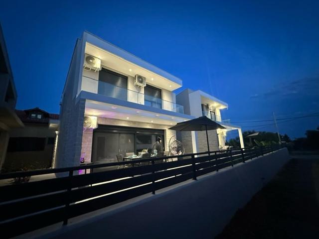 Three-Bedroom Villa photo 3