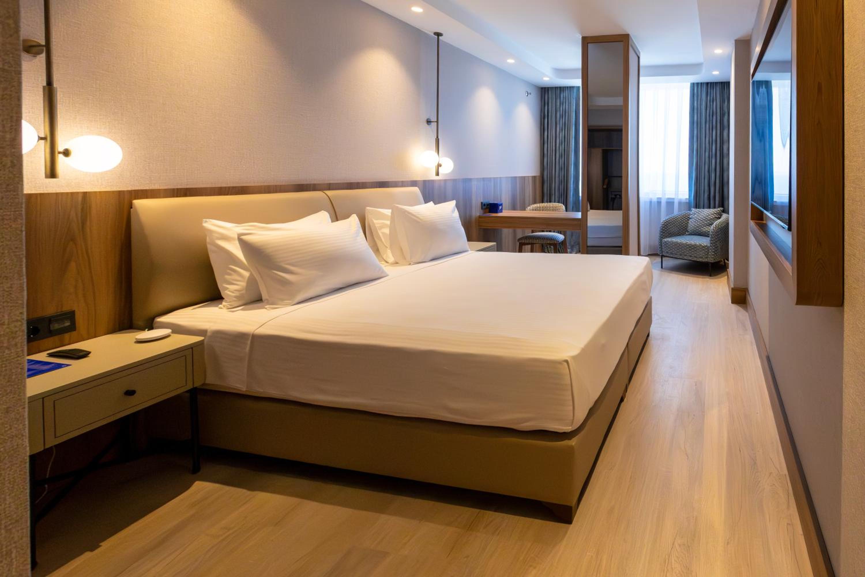 Standard King Room with Partial Sea View