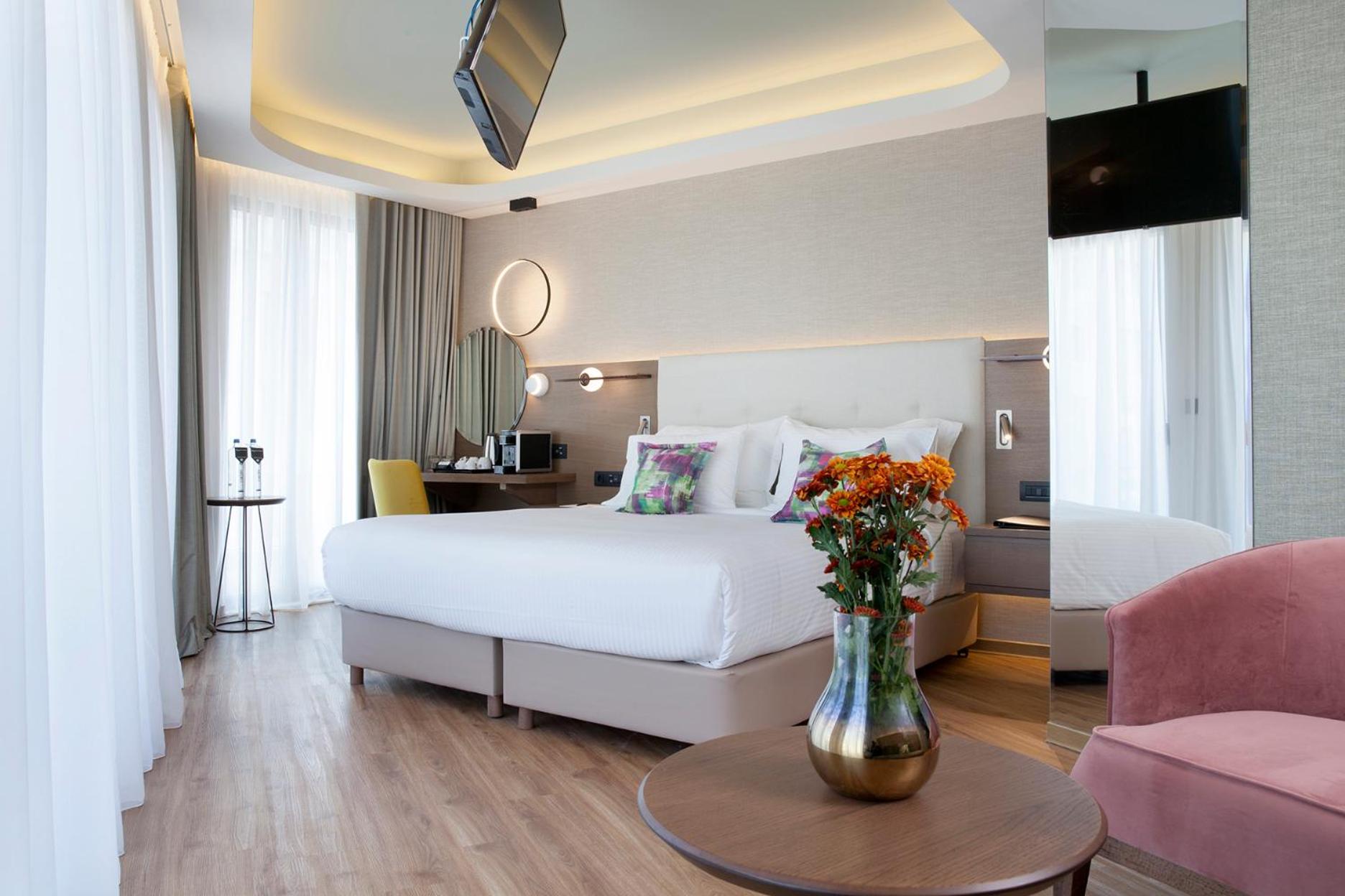 Junior Suite with City View